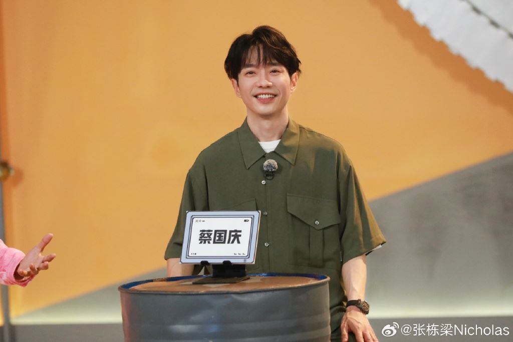 唐禹哲在《团建不打烊》里无实物表演❗张栋梁笑称现在看回去古早剧觉得好尴尬🤣