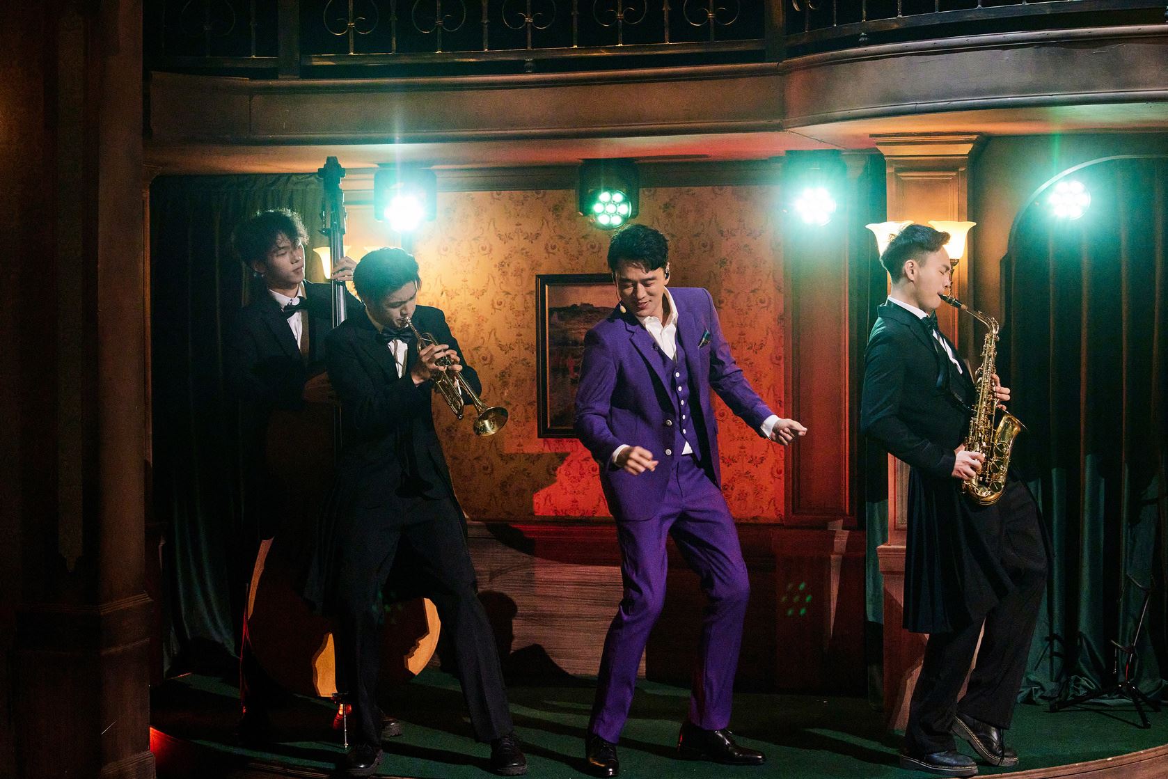 🪄张栋梁竟会变魔术❗哥哥们合作带来张三的歌百老汇舞台🔥