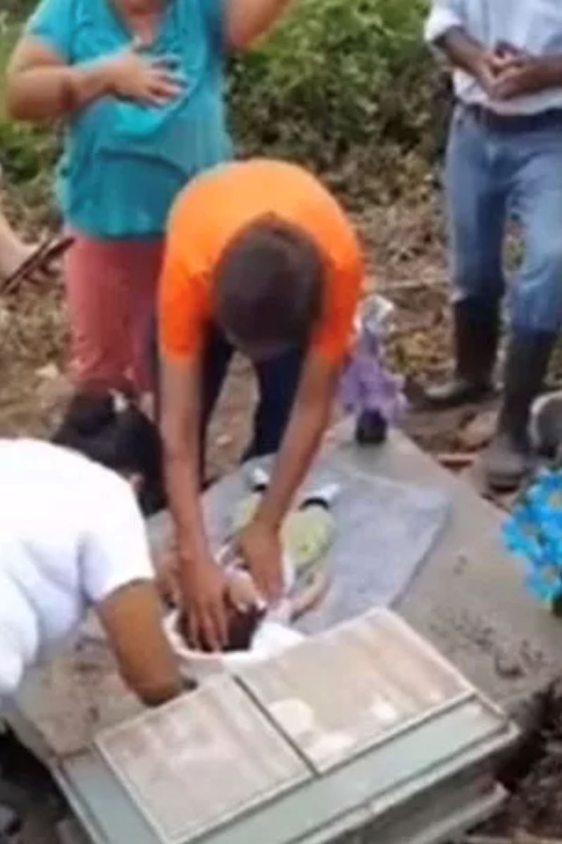 akibat terdengar bunyi tangisan, kubur bayi digali semula