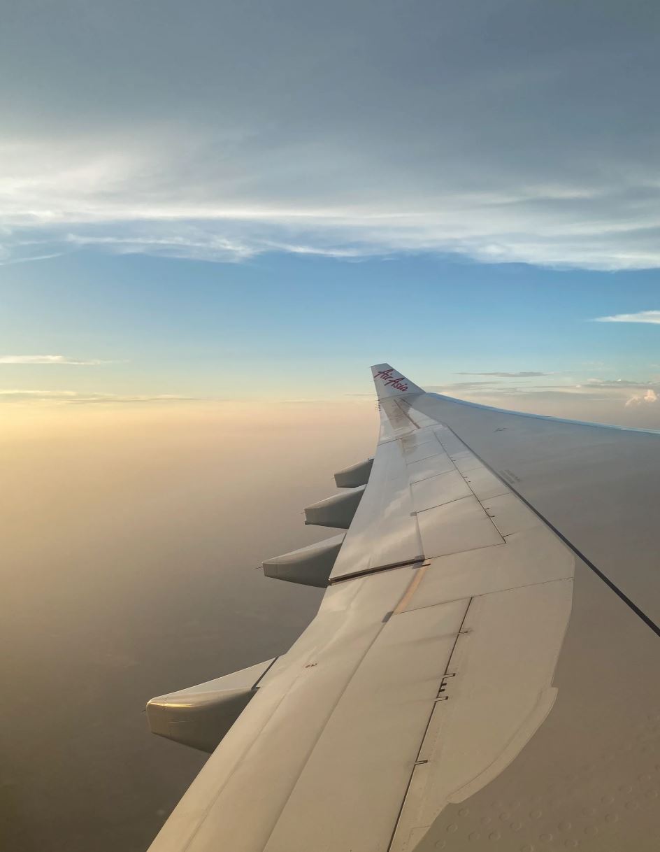 chinese tourist dislikes in-flight nasi lemak, malaysians disagree and defend it