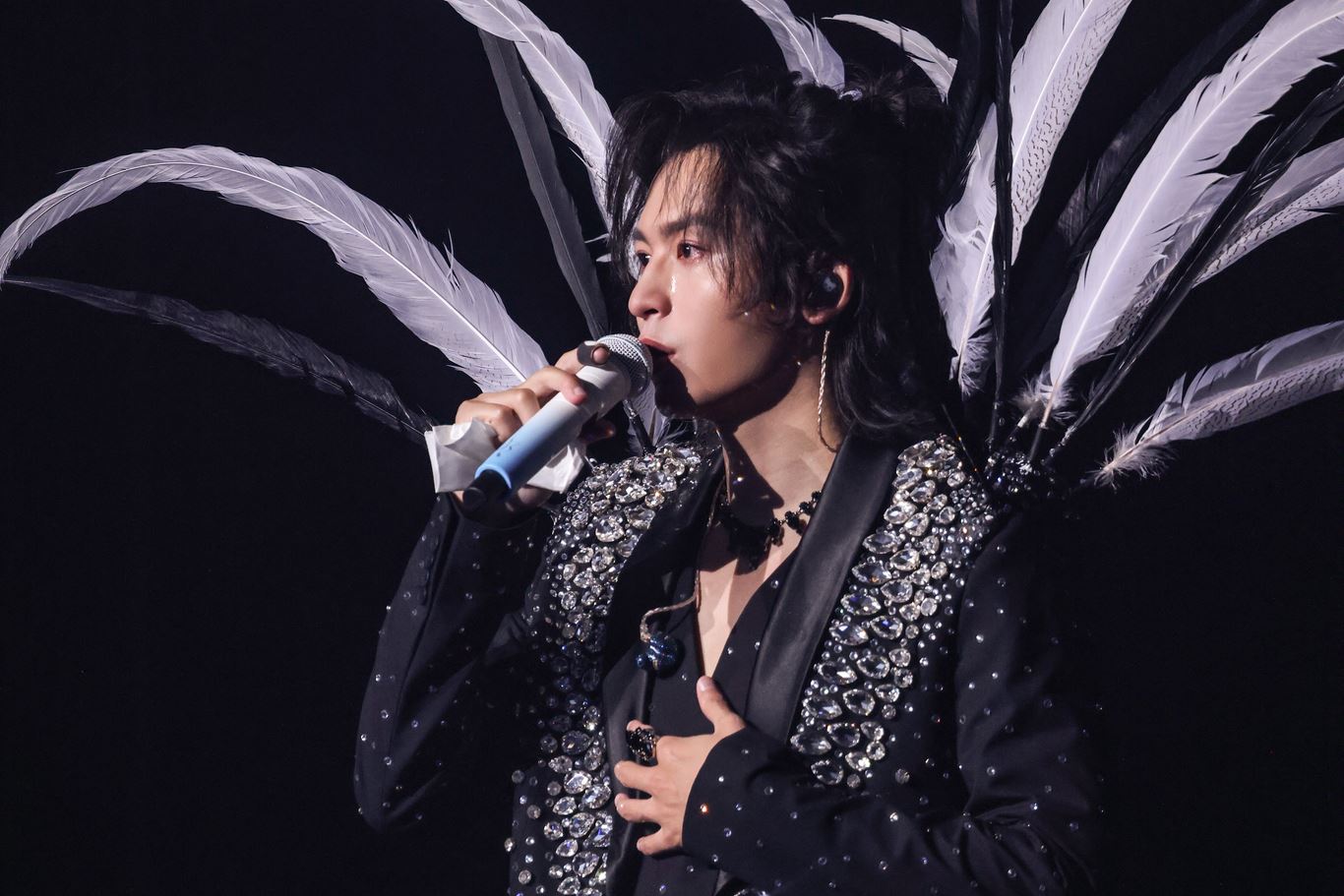 张哲瀚重现“周子舒“造型 ❗感性吐露心声想重返大荧幕💞