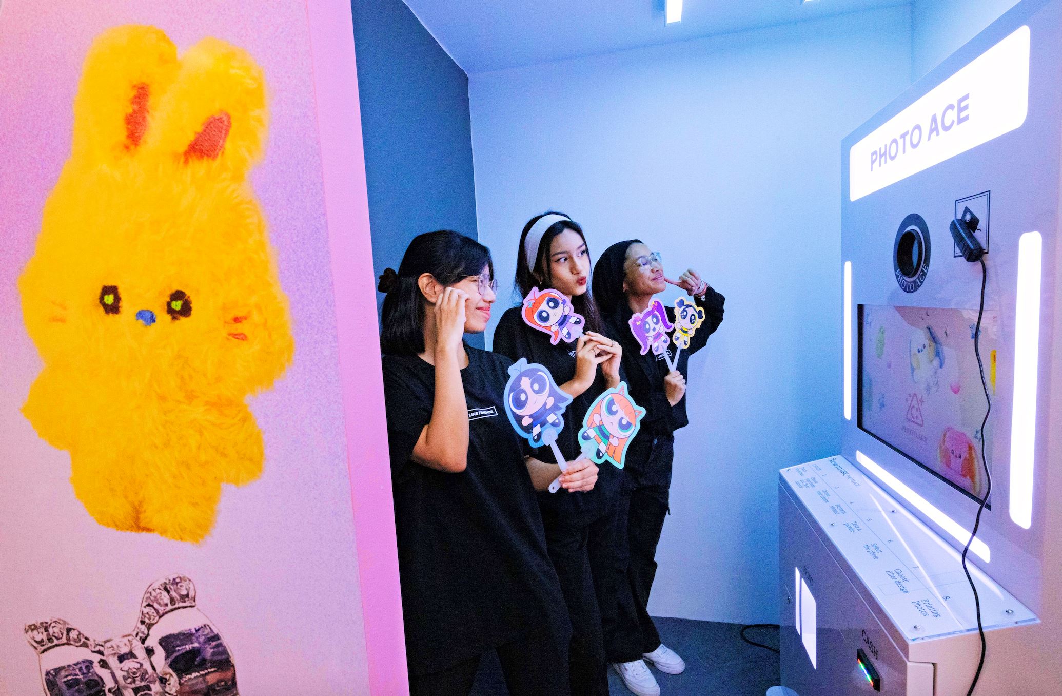 1st in malaysia! play line friends x newjeans pop-up store opens at 1 utama!