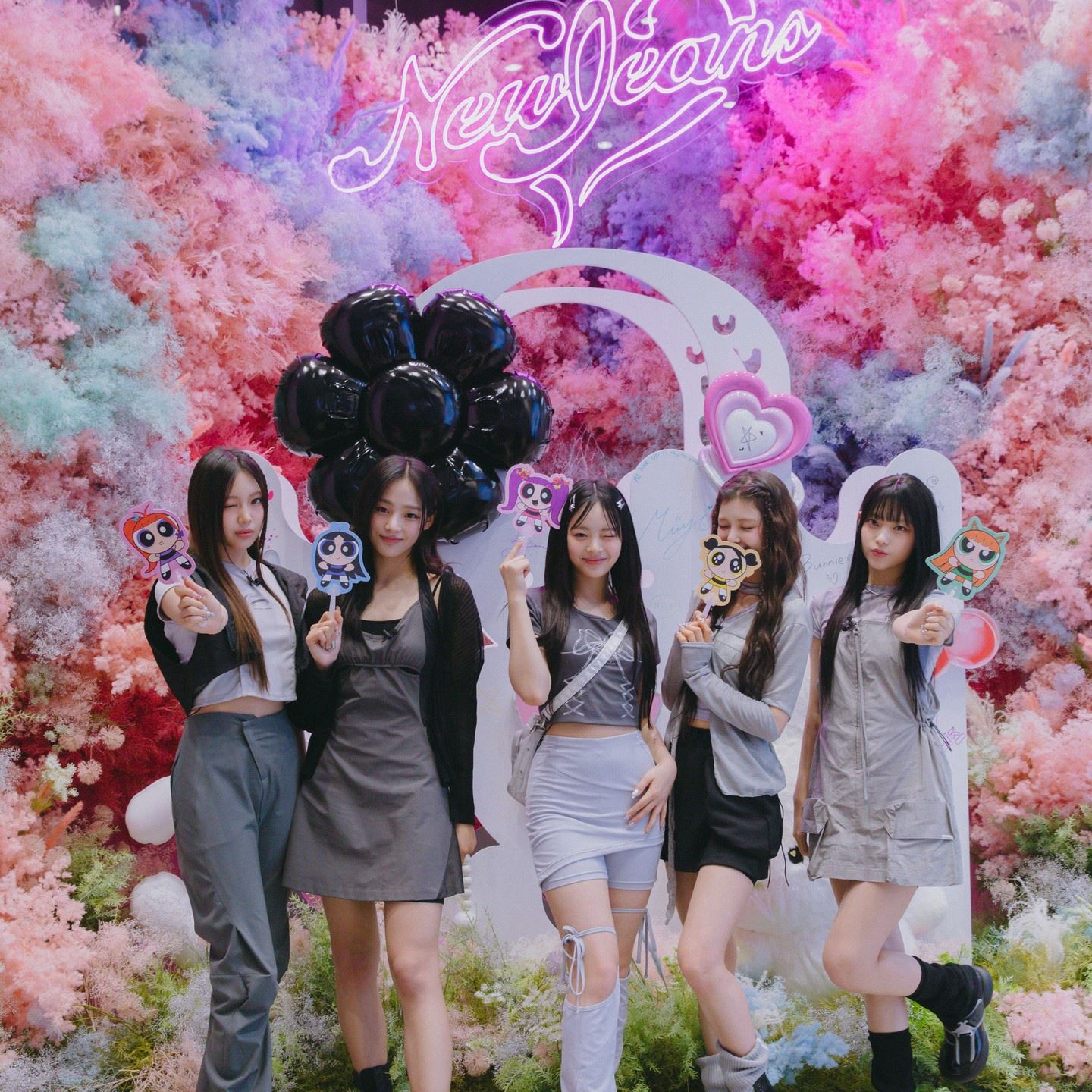 new jeans快闪店就在1 utama shopping malls❗会展出各种不同的new jeans x line friends联名商品🔥