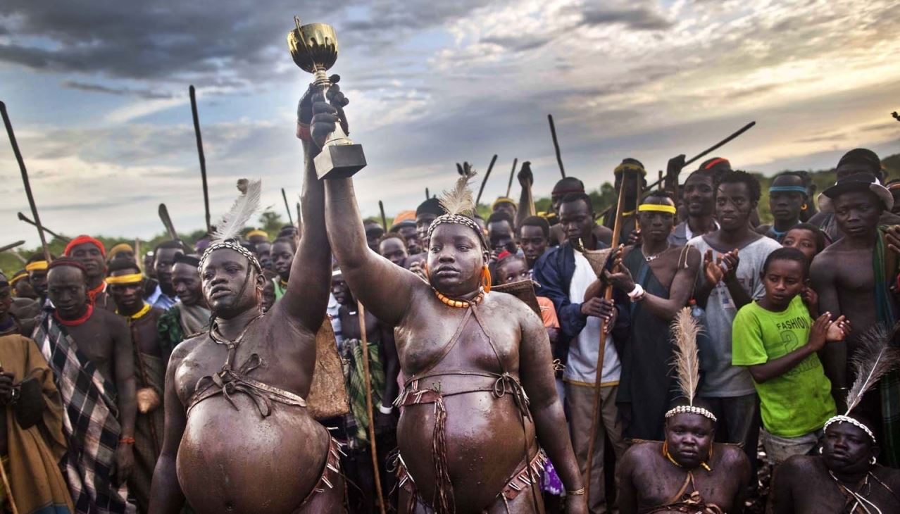 puak ini cari lelaki paling buncit dalam acara tahunan mereka