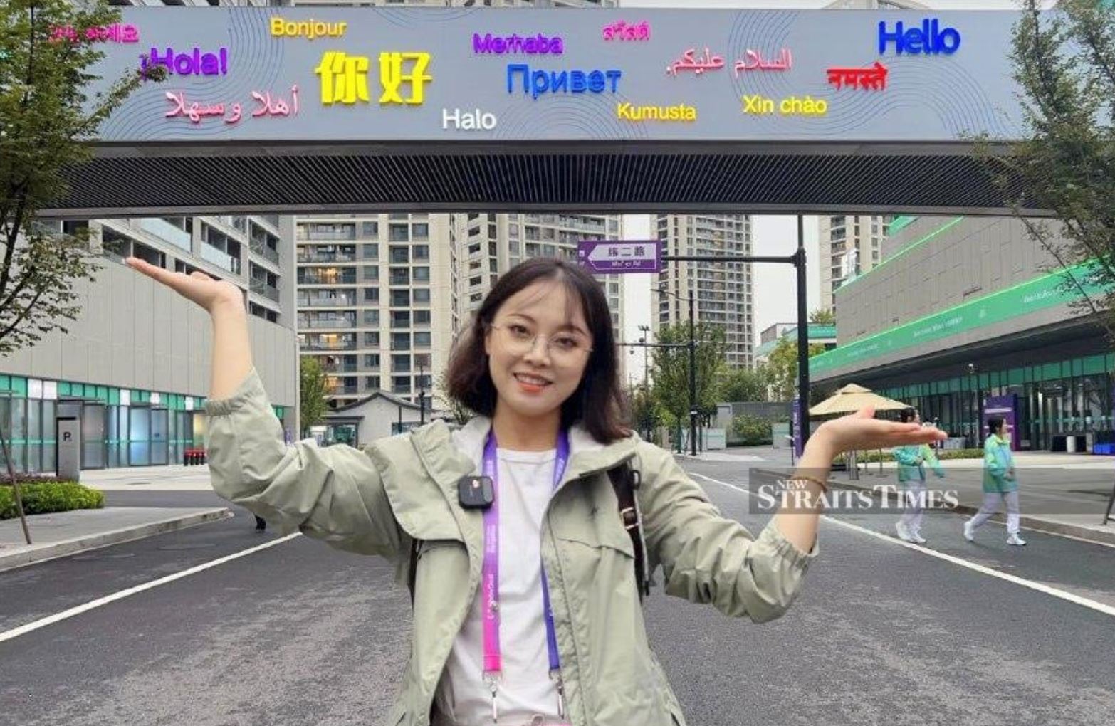 malaysians praise chinese journalist for her fluent bahasa melayu while speaking to journalists from malaysia