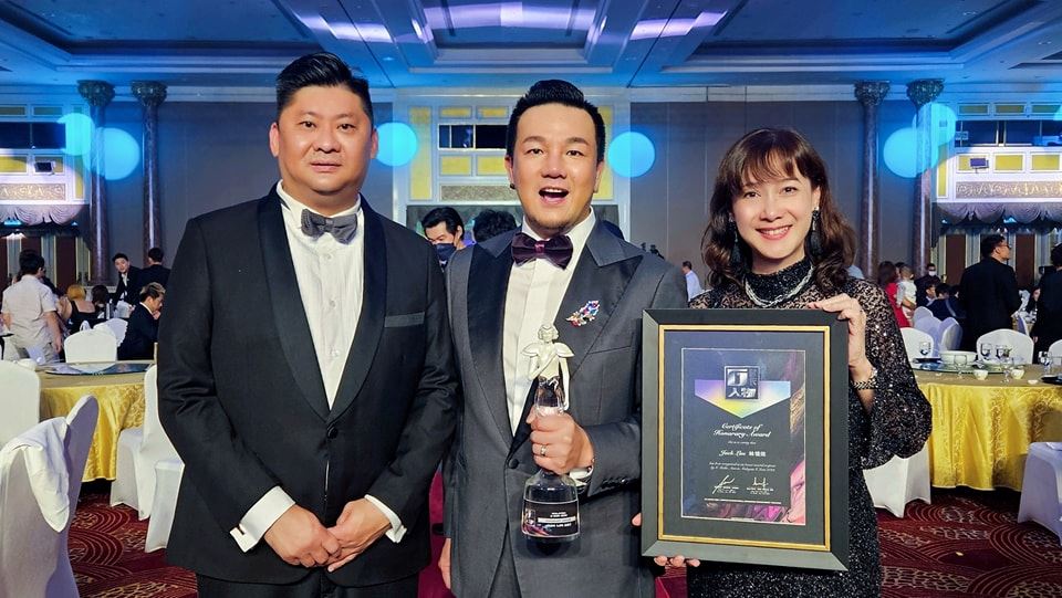 🇲🇾林德荣夺下g时代人物奖‼️荣获卓越企业家荣誉大奖🏆