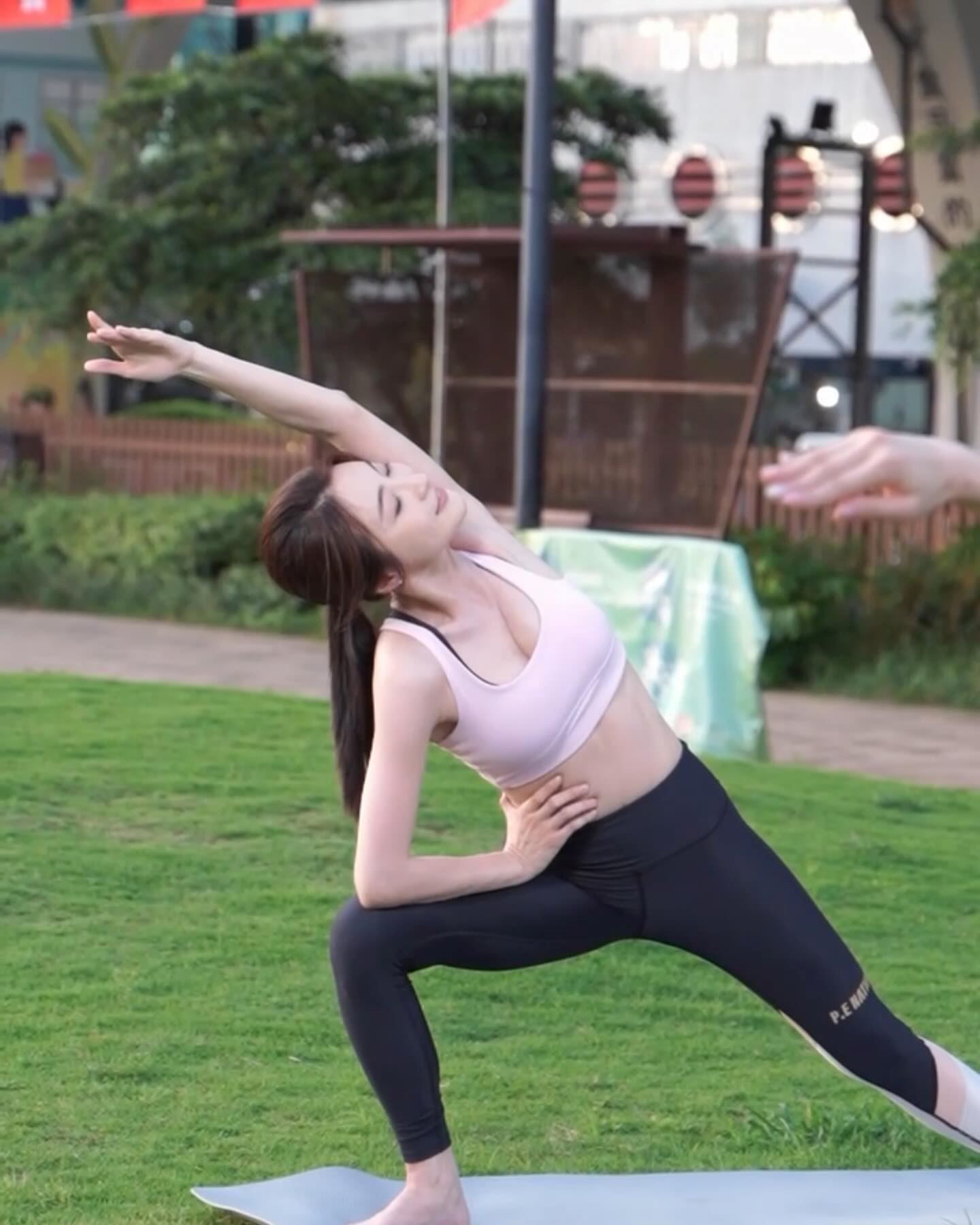 林夏薇《逆天奇案2》秀马甲线💪自爆收工狂练腹肌🔥