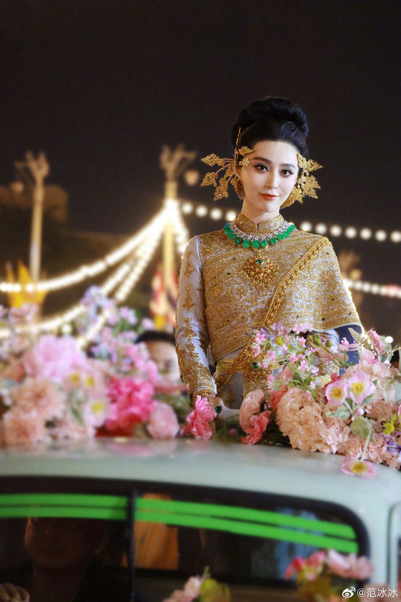 范冰冰身穿泰服超漂亮🤩特别嘉宾身份参加泼水节花车游行🔥