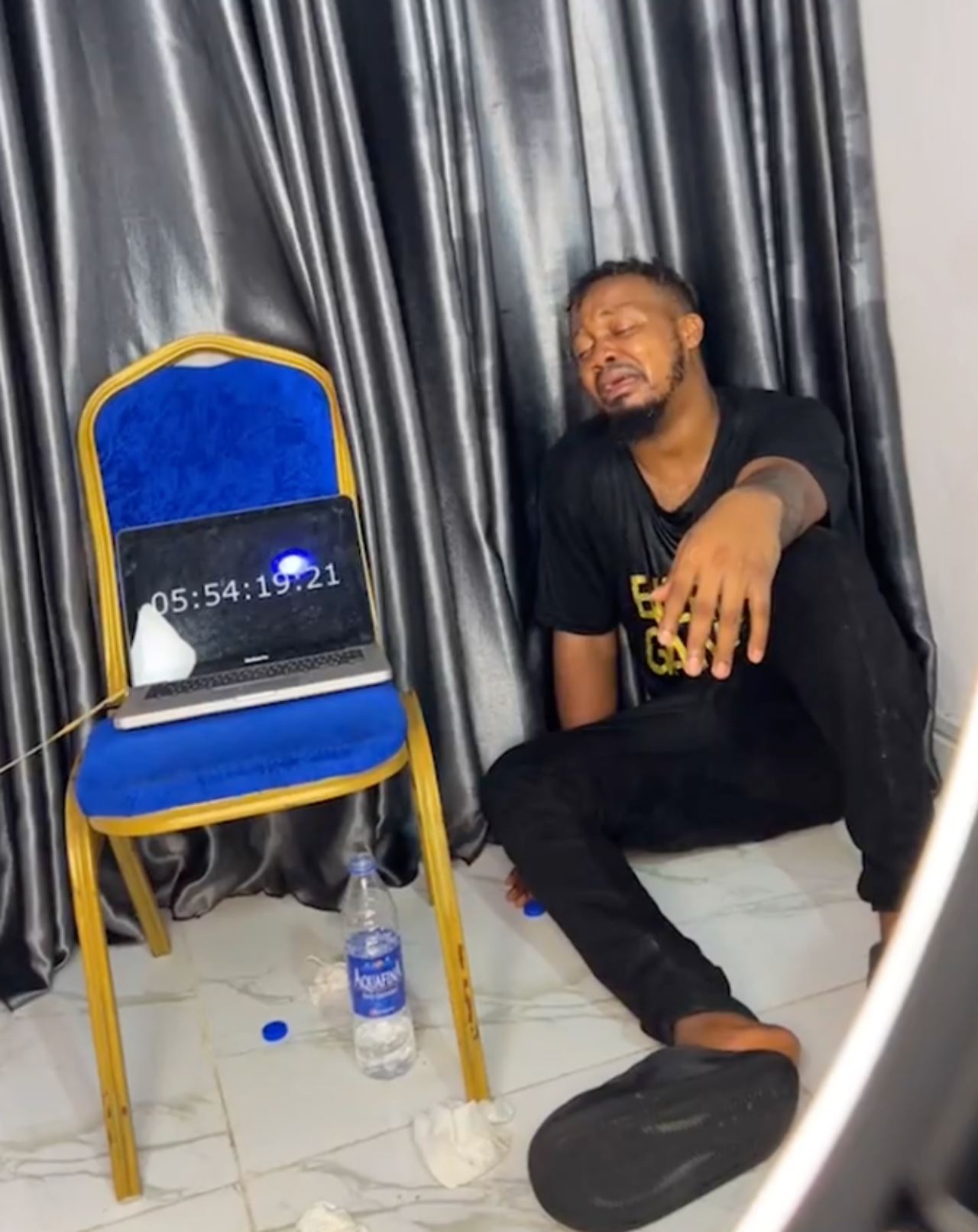 lelaki jadi buta lepas cuba cipta rekod menangis tanpa henti 100 jam