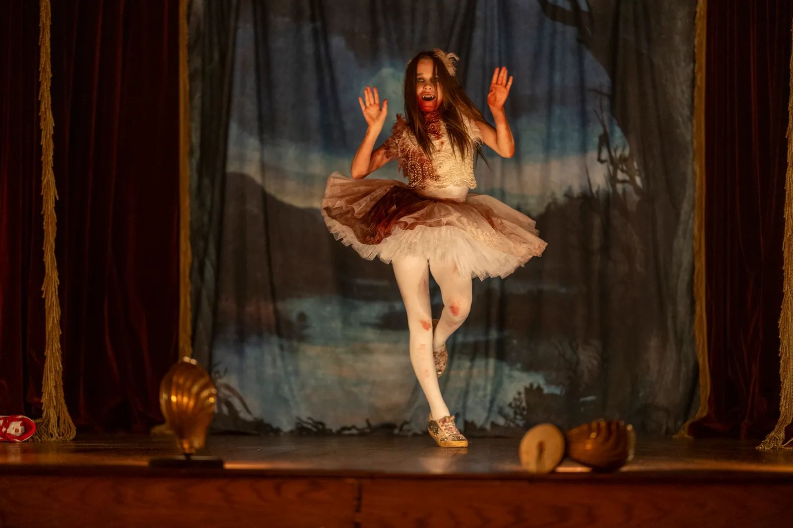 🎬【预告片】恐怖电影《嗜血芭蕾》🩰芭蕾女孩变身吸血鬼😱