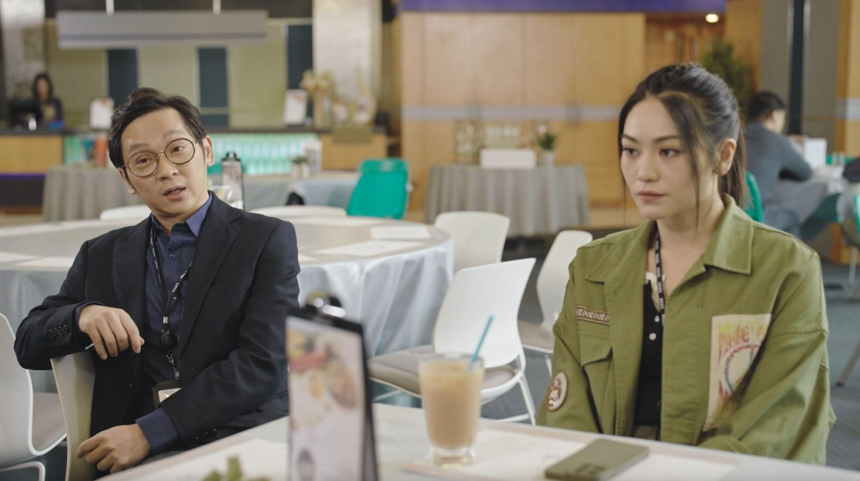 飞爷转行做阿sir啦❗邓智坚在《逆天奇案2》手握奶茶出场🥤