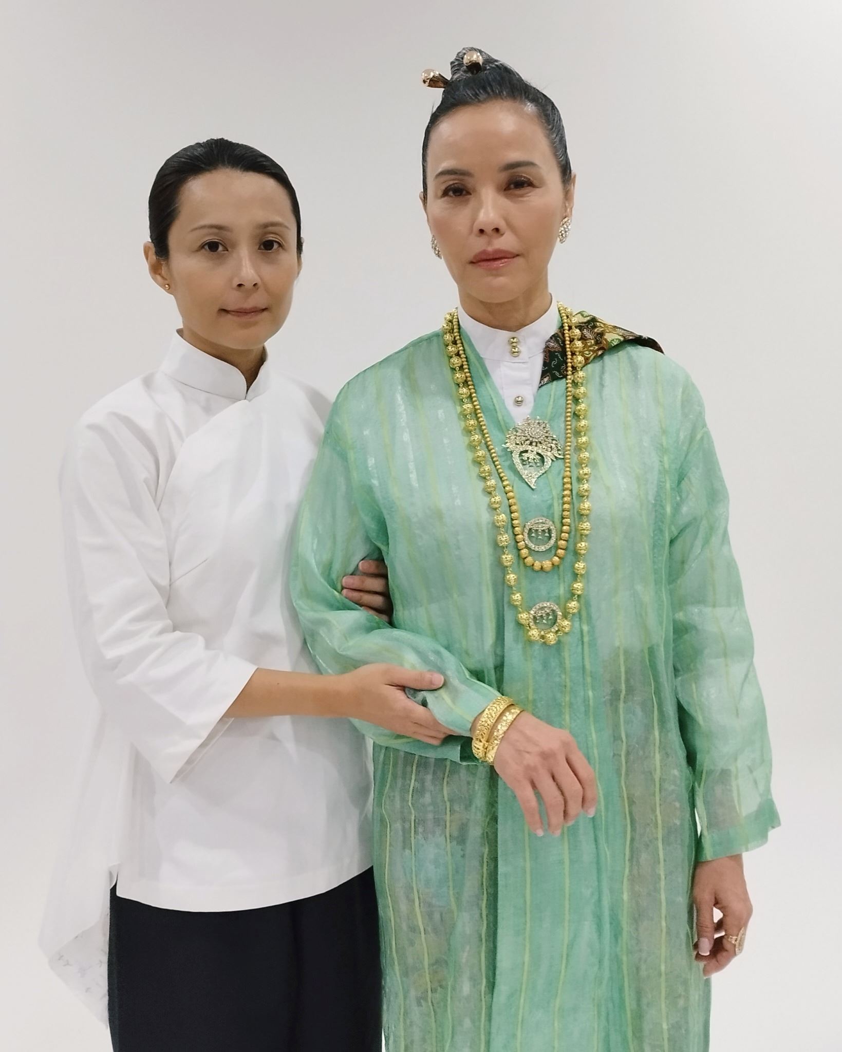 欧萱时隔16年重现「山本月娘」❗《小娘惹之翡翠山》演员造型曝光🔥