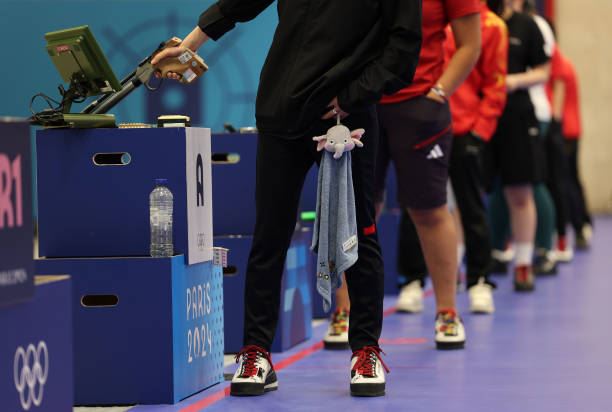 韩国空气步枪女选手帅出圈❗腰挂可爱玩偶💗