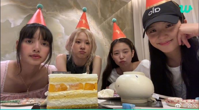 blackpink全员合体直播！庆祝出道8周年！