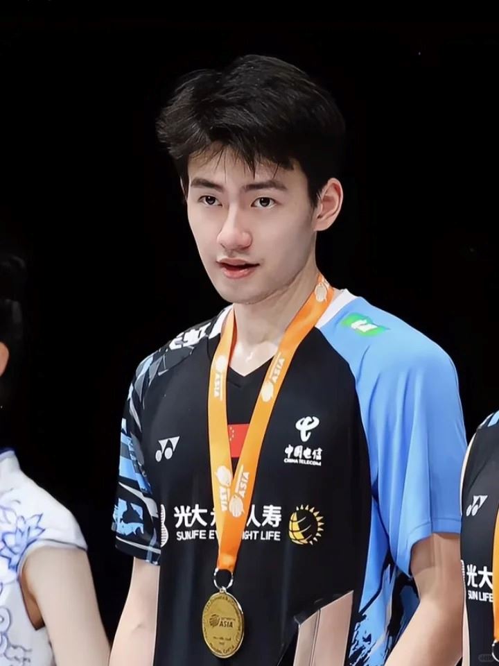 🇨🇳王昶社媒涨粉破百万❗连夜取关700多人🤣