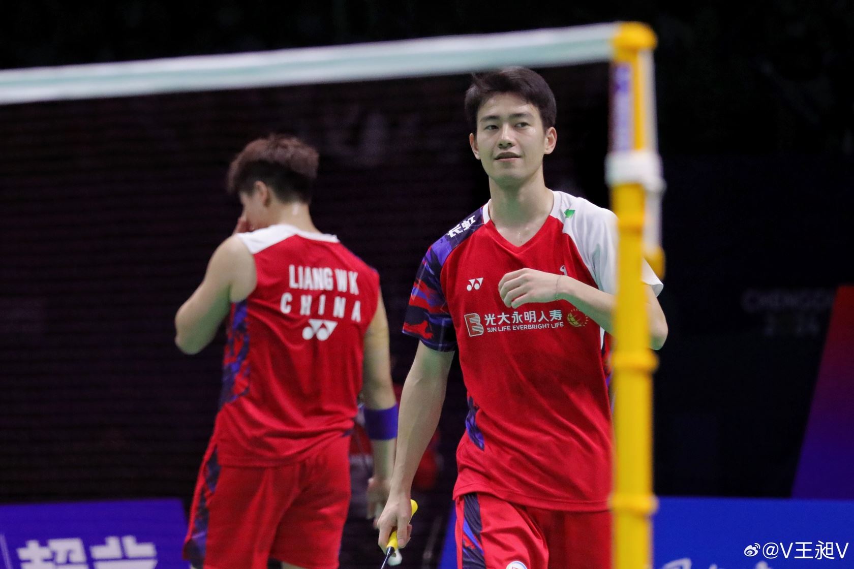 🇨🇳王昶社媒涨粉破百万❗连夜取关700多人🤣