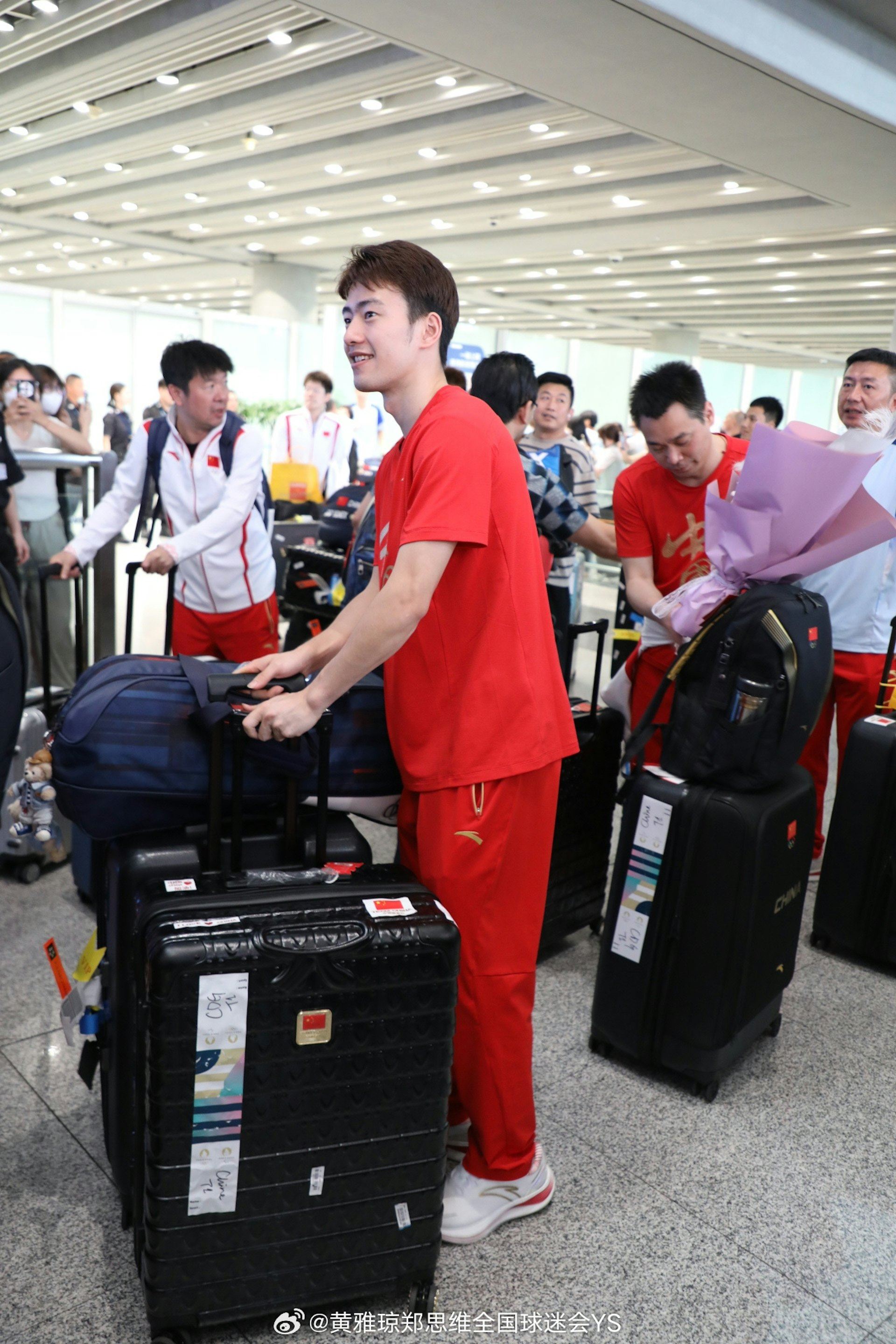 🇨🇳王昶社媒涨粉破百万❗连夜取关700多人🤣