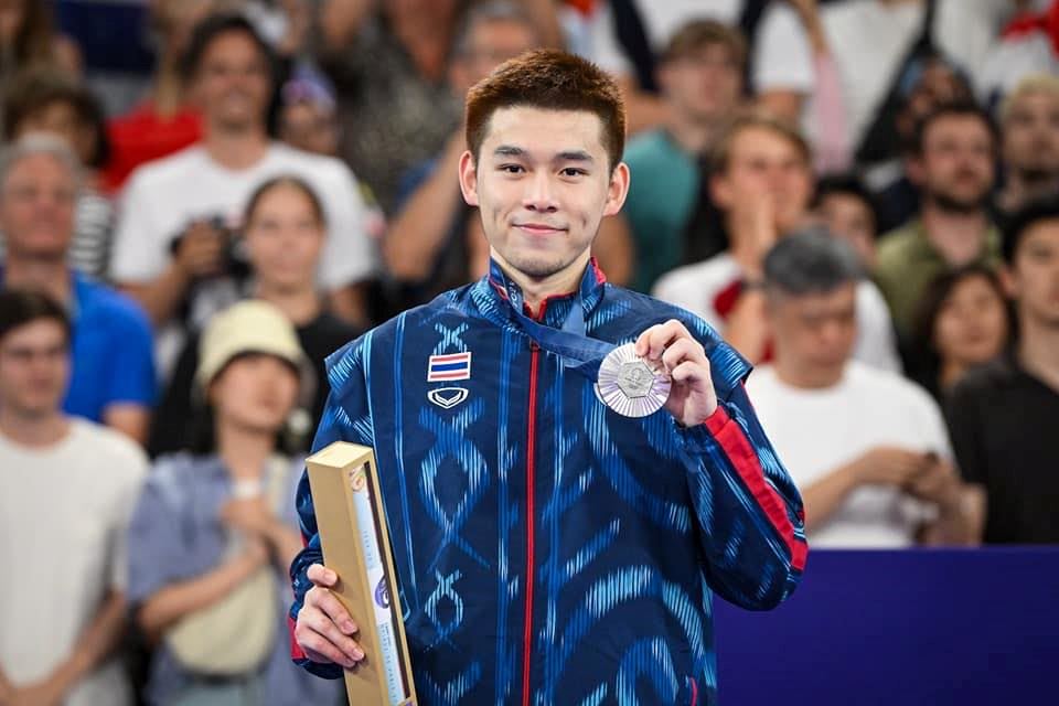 🇹🇭kunlavut拍卖球衣做善事❗为贫困儿童买器材🧡