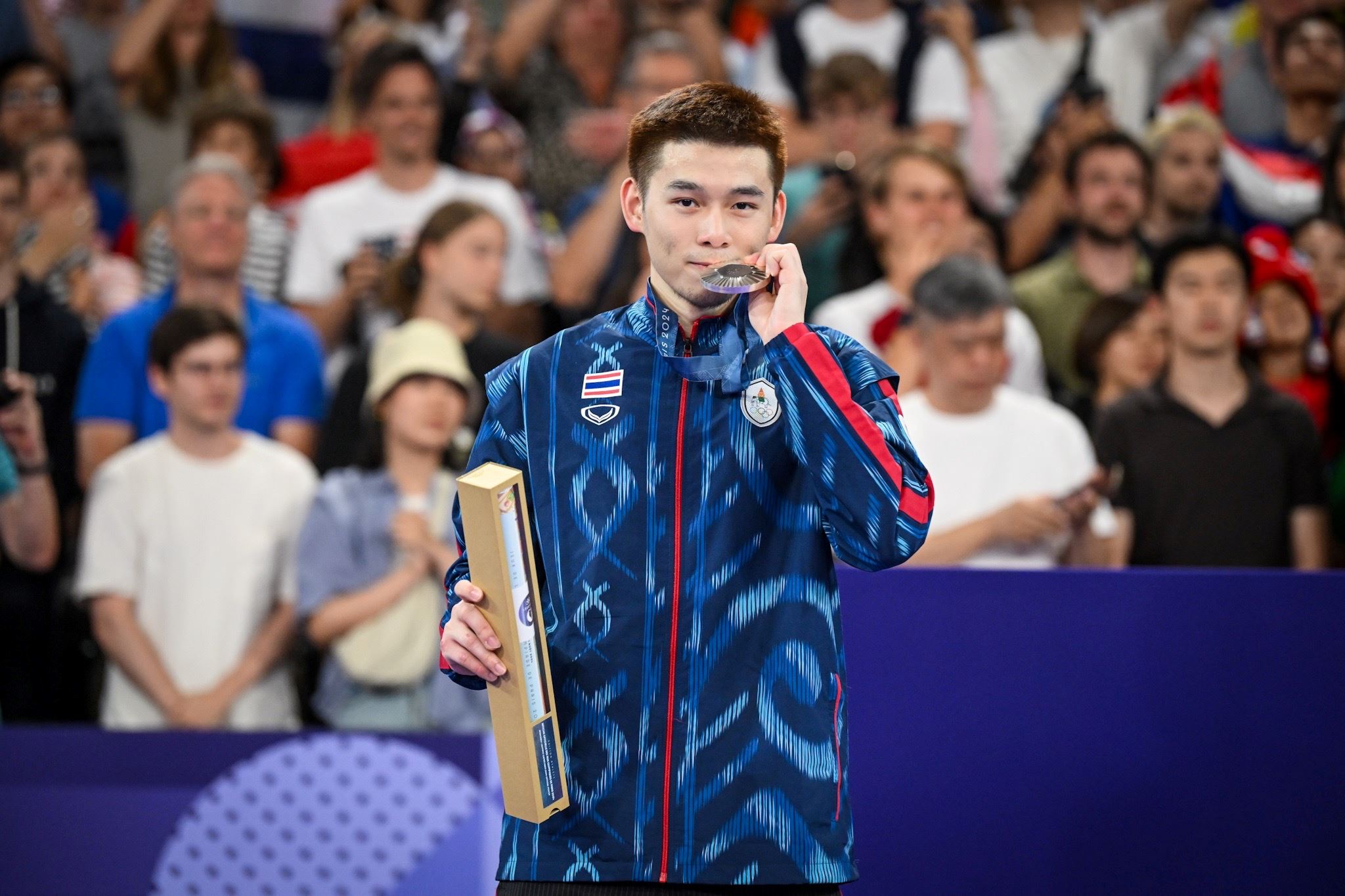 🇹🇭kunlavut拍卖球衣做善事❗为贫困儿童买器材🧡