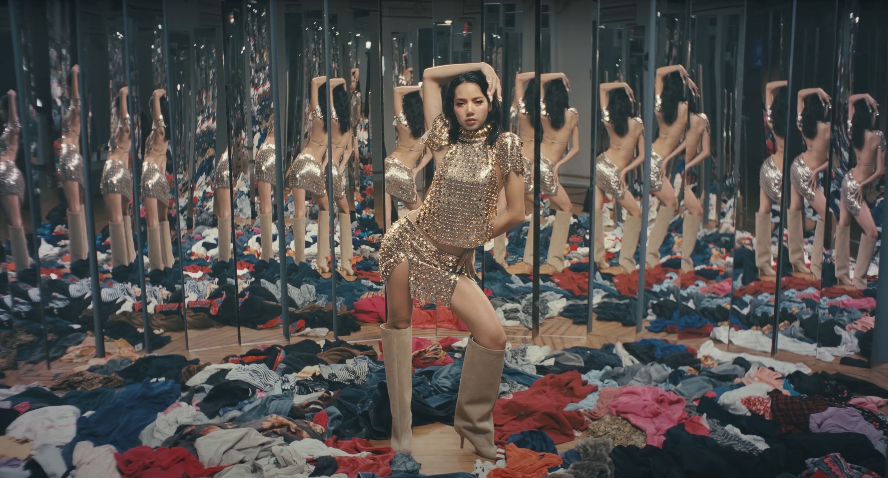 lisa新歌《new woman》造型百变❗youtube时下流行第一⚡️