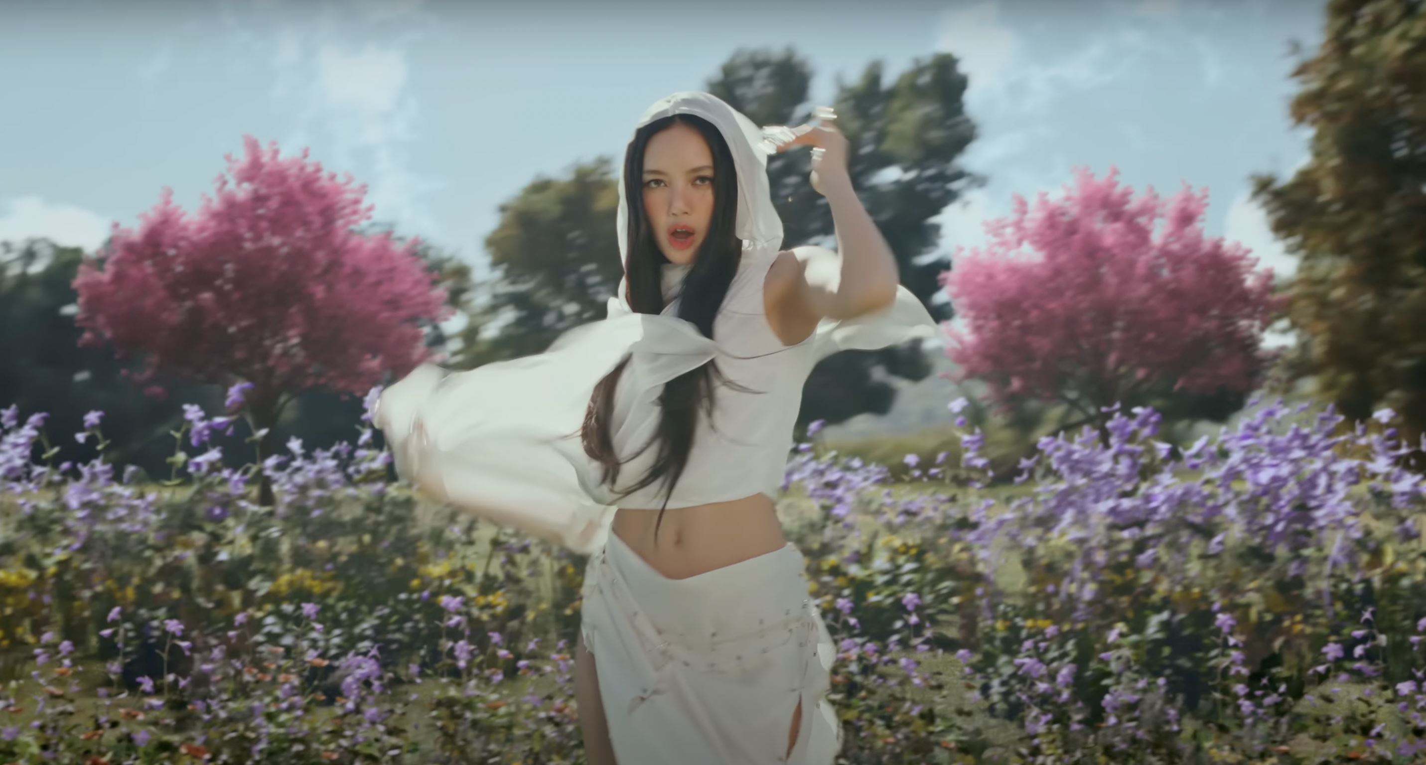 lisa新歌《new woman》造型百变❗youtube时下流行第一⚡️