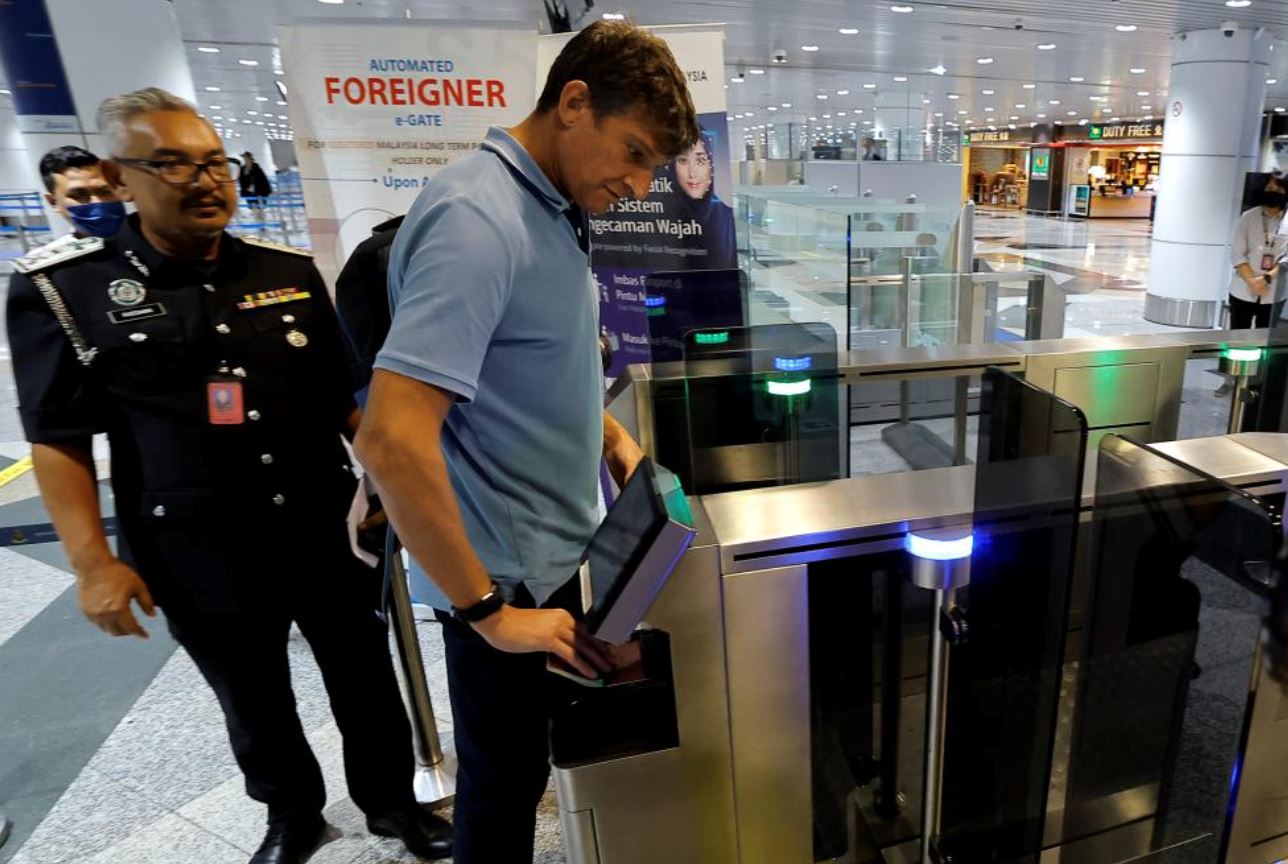 klia & klia2 to slash immigration clearance time to 5 seconds with new autogates