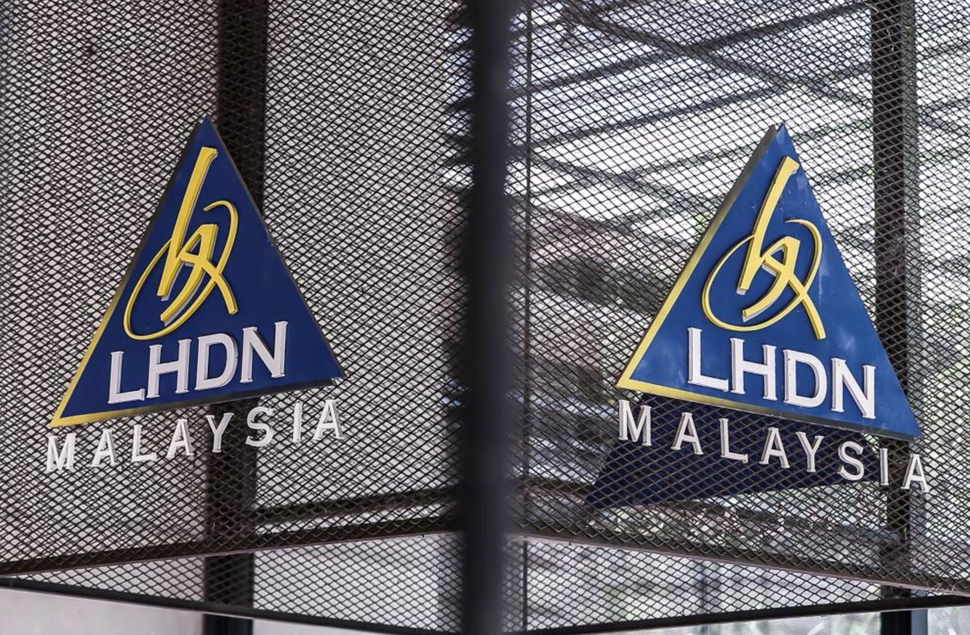malaysians warned! unpaid taxes could stop your holiday plans - lhdn
