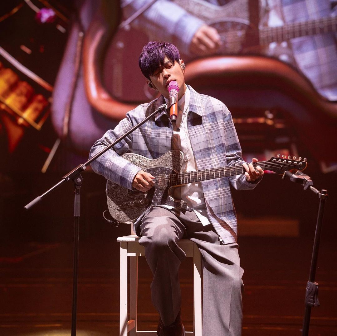 周杰伦秀新魔术❗网友：能不能把黄牛变走🐮