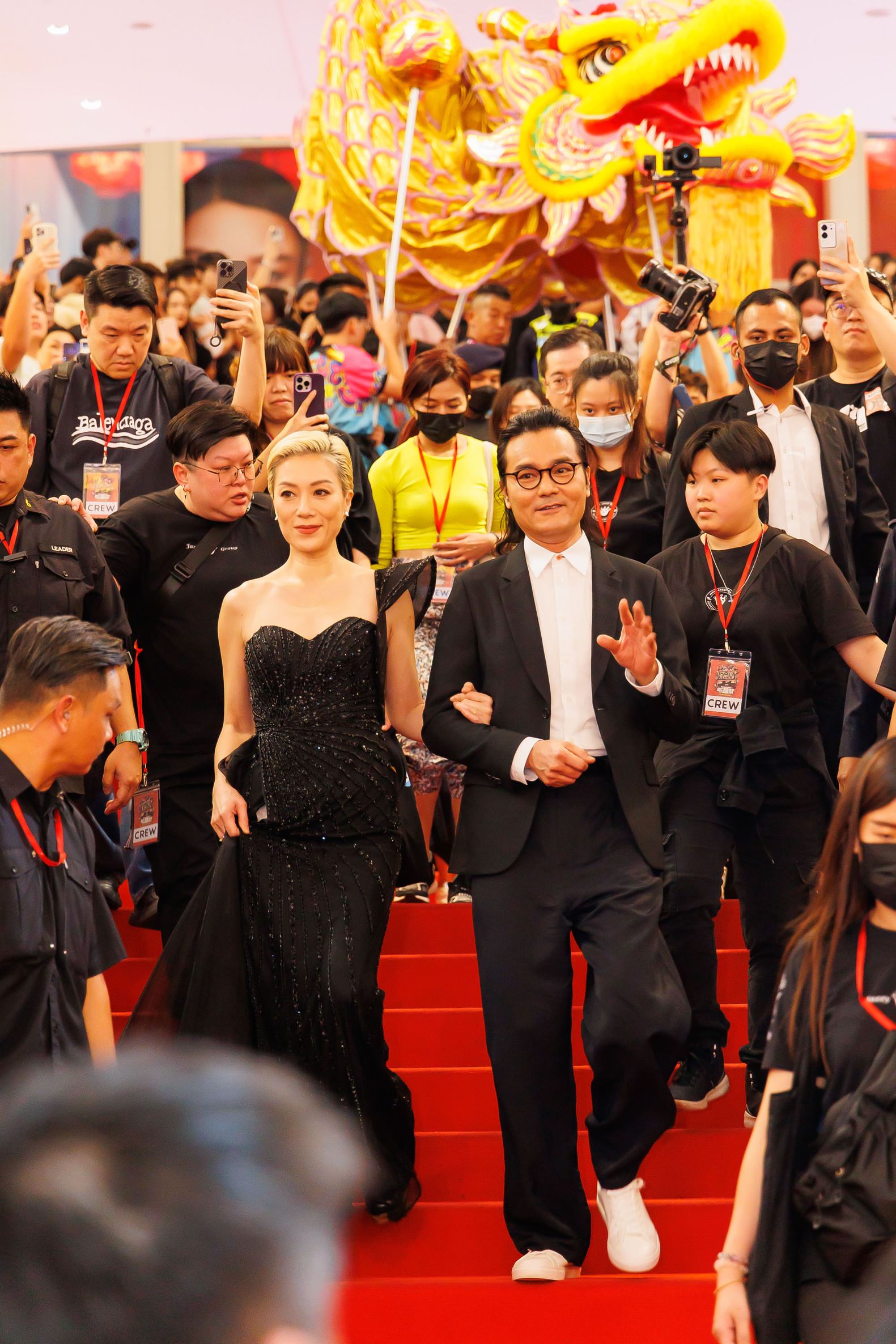 张可颐林家栋合体出席电影《临时劫案》粉丝见面会❗郭富城扁桃腺发炎“临时缺席”😭