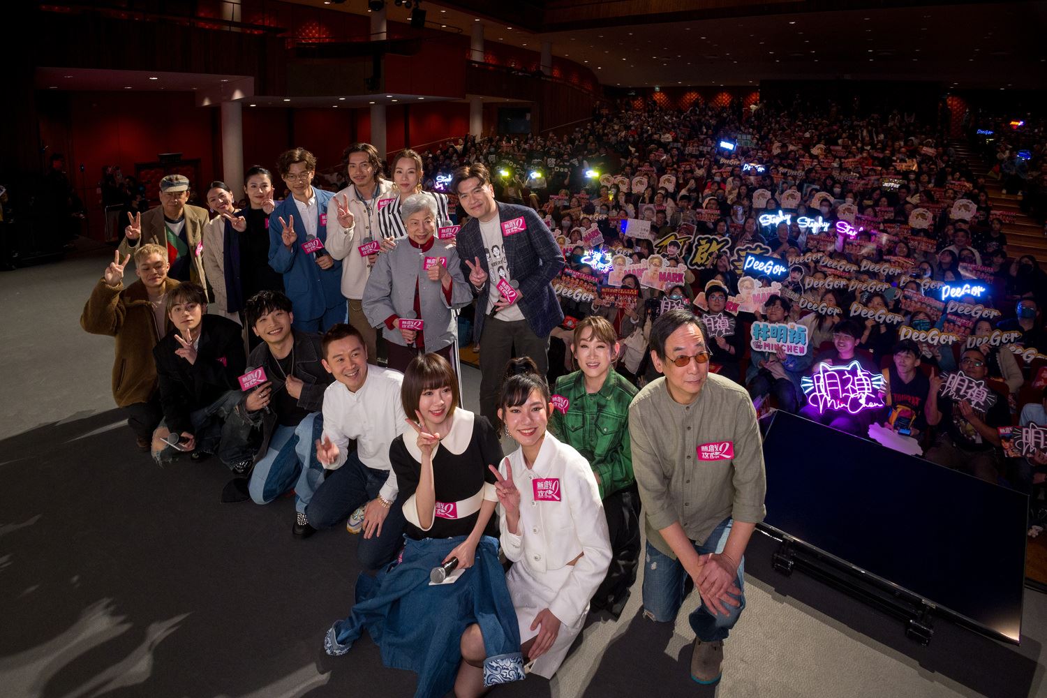 🎬《饭戏攻心2 》喜上加喜喜电影首映见面会❗饭团家族载歌载舞答谢观众💗