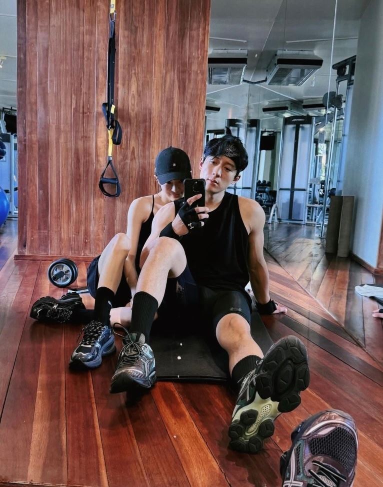 钟楚曦、侯雯元官宣恋情💗曾合作电视剧《如果奔跑是我的人生》🔥