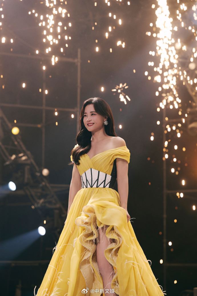 贾玲与自己感动对唱❗《热辣滚烫》主题曲《一切都来得及》有洋葱😭