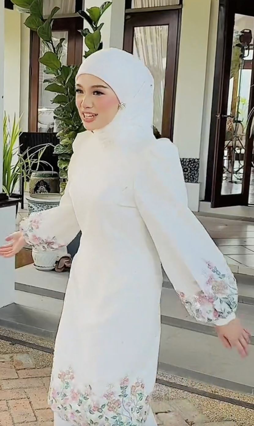 marissa dania malu-malu bila disuruh menari depan kamera [video]