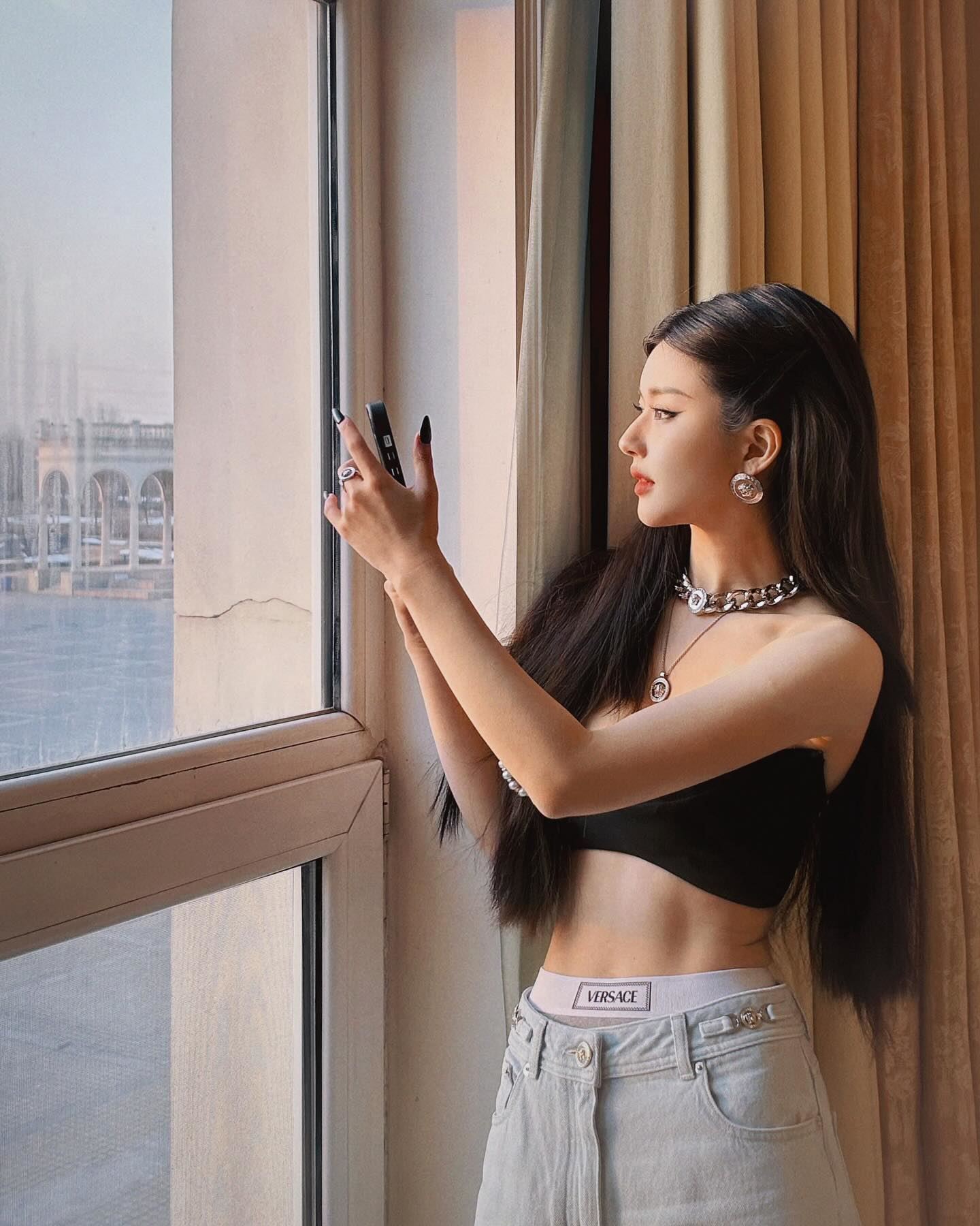 赵露思一改甜妹造型❗叛逆酷妹形象超级飒🔥