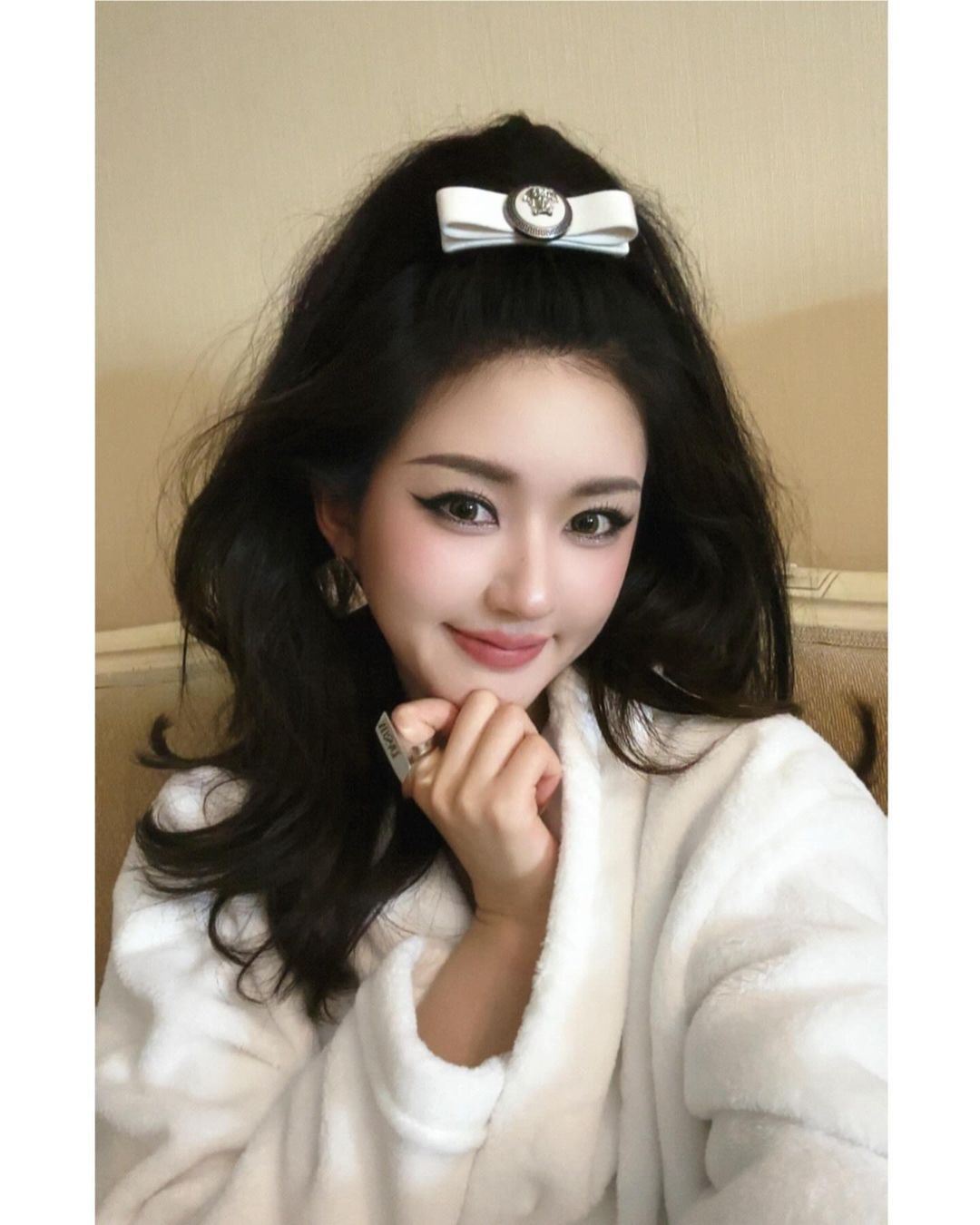 赵露思一改甜妹造型❗叛逆酷妹形象超级飒🔥