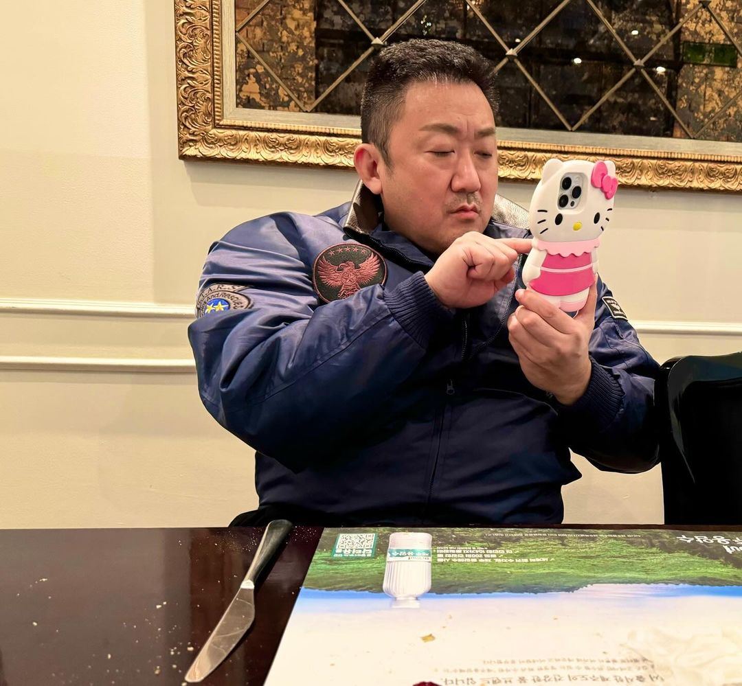 马东石hellokitty手机壳超可爱❗硬汉也藏有一颗少女心💗