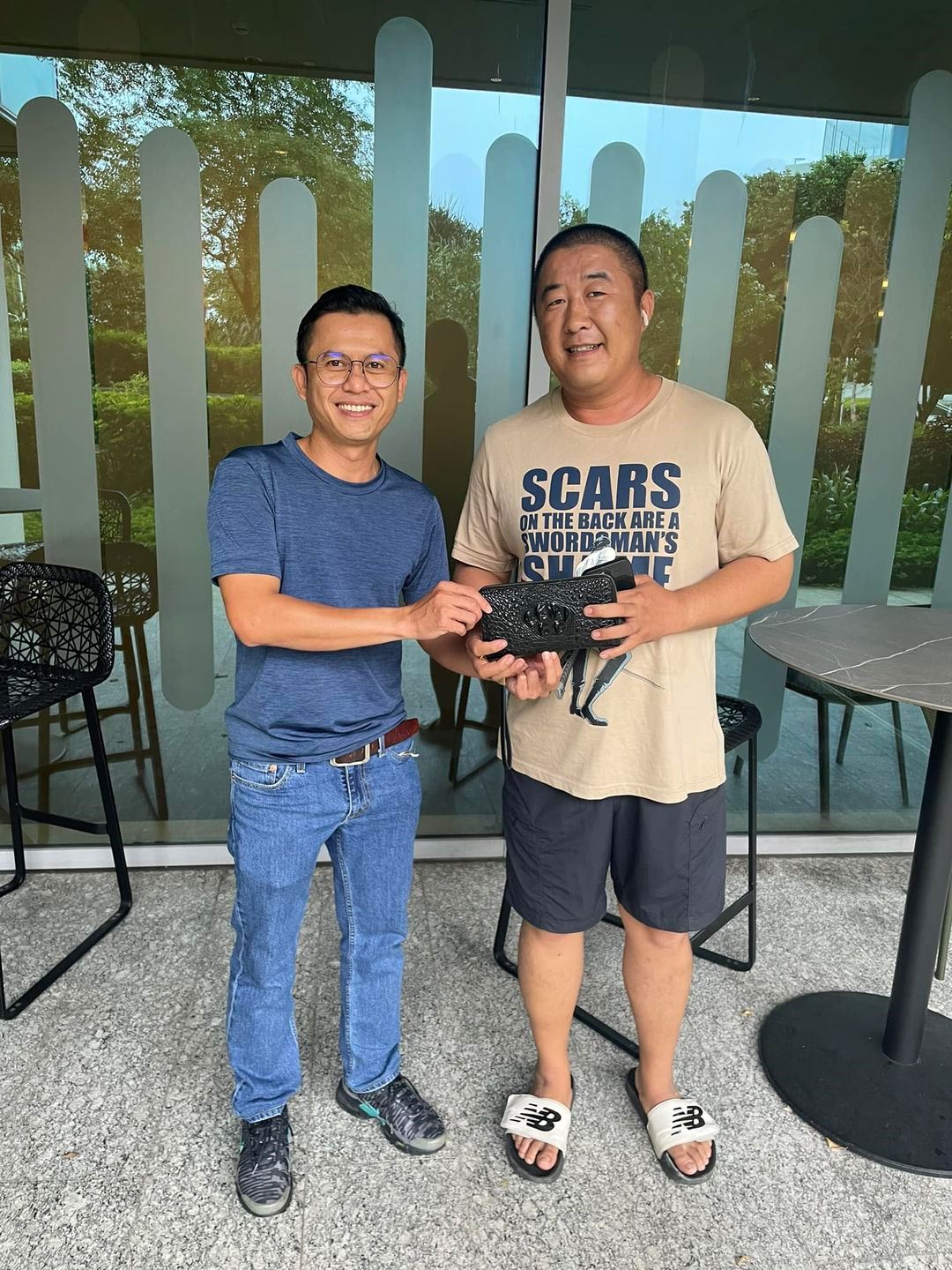 so kind! malaysian returns wallet with sgd428 to owner and declines cash reward