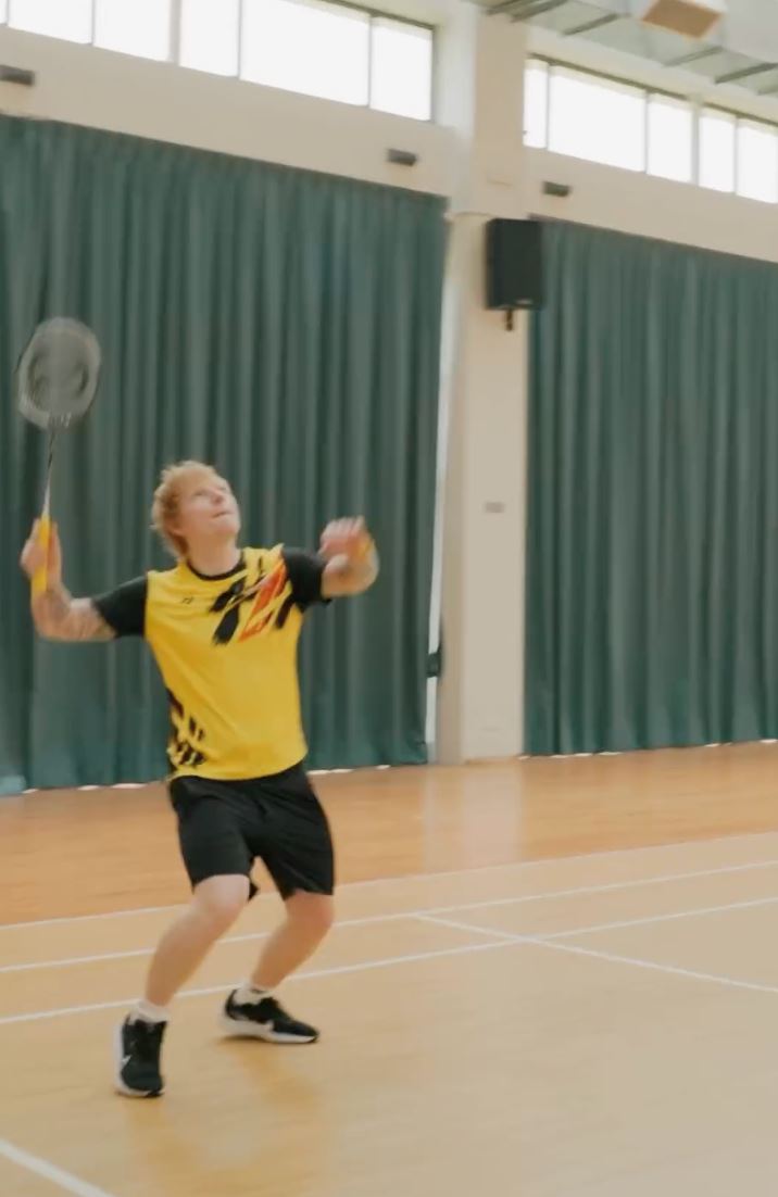 ed sheeran main badminton dengan pemain kebangsaan, chan peng soon di kl [video]