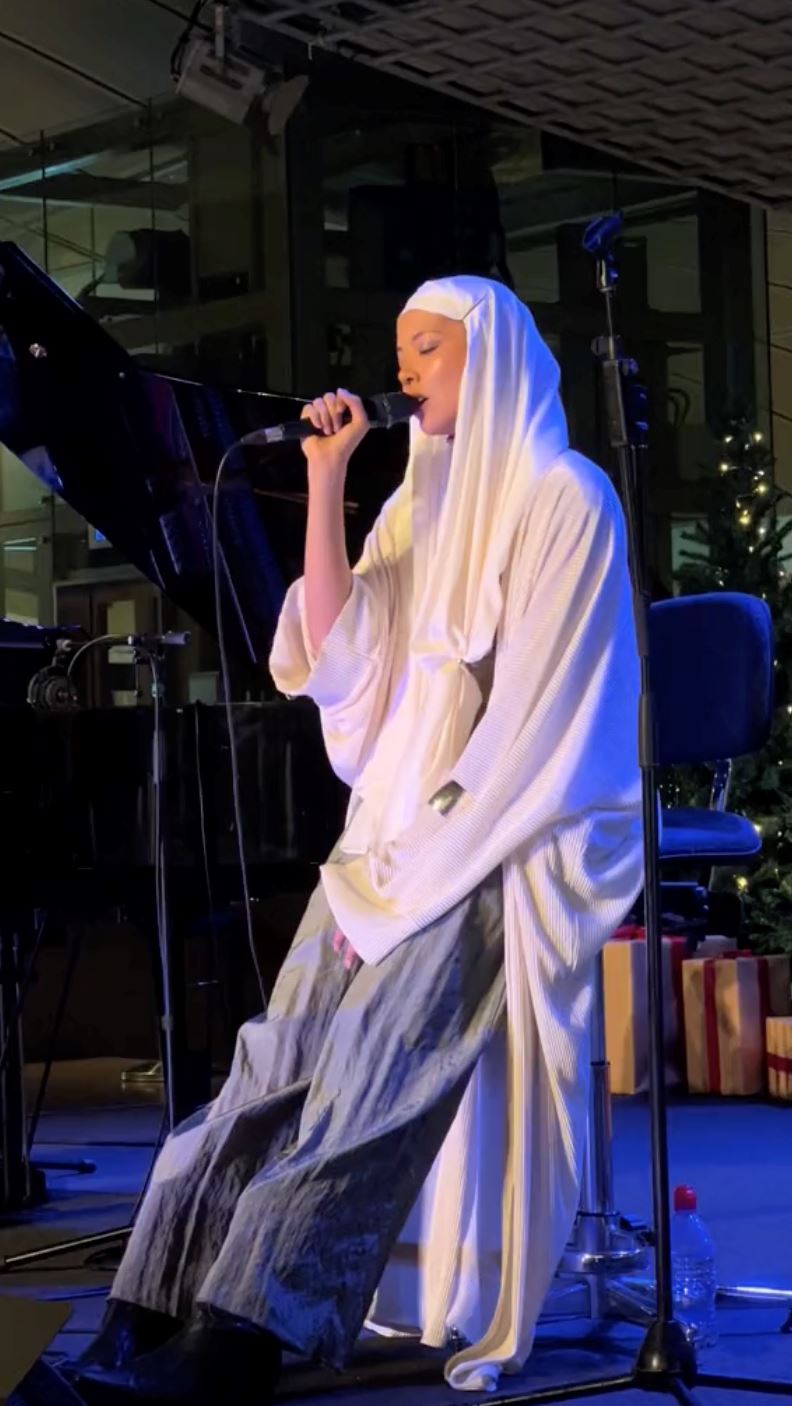 aisyah aziz rasa tenang betulkan solat, dekati tuhan, “saya diuji 23 jan tahun lalu,”