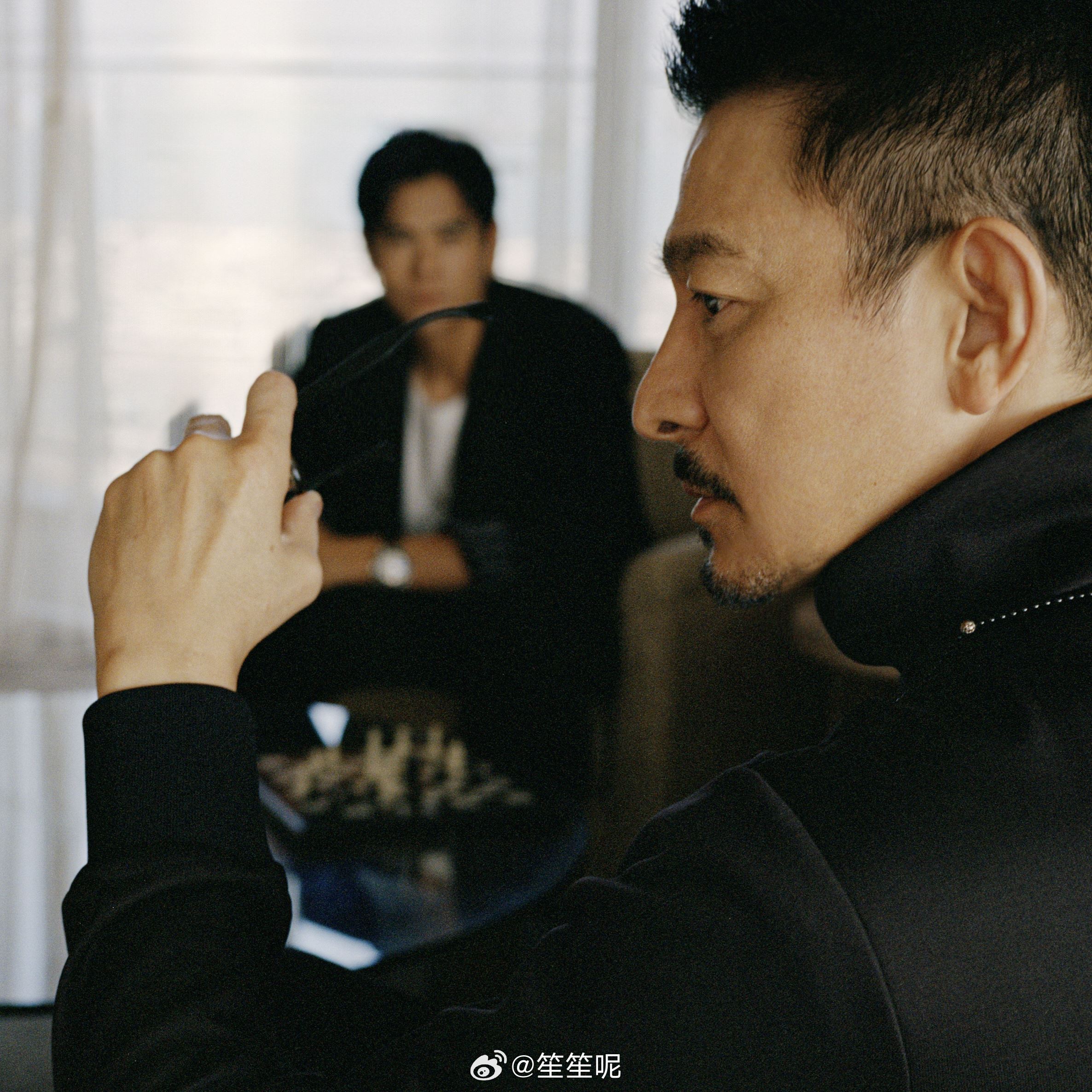 影帝梁朝伟靓照出自于她❗9岁天才摄影师笙笙合作过超多巨星🔥