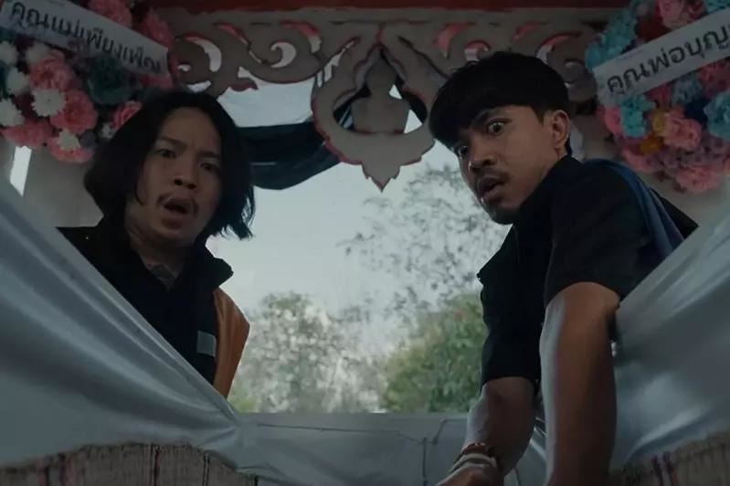 🎬泰国恐怖电影《送葬人》❗怕鬼律师硬着头皮接手殡葬业🔥