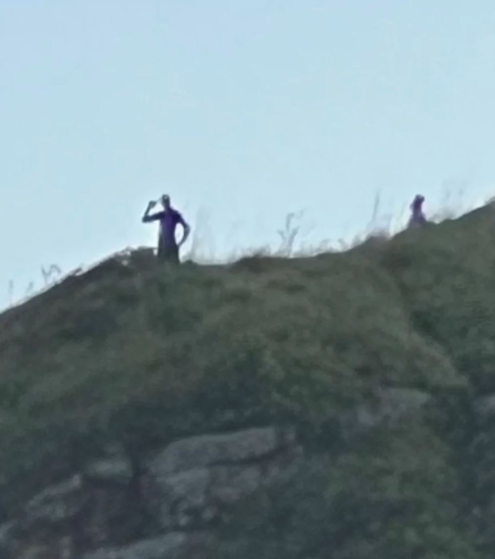 makhluk didakwa alien berjaya dirakam di puncak bukit [video]