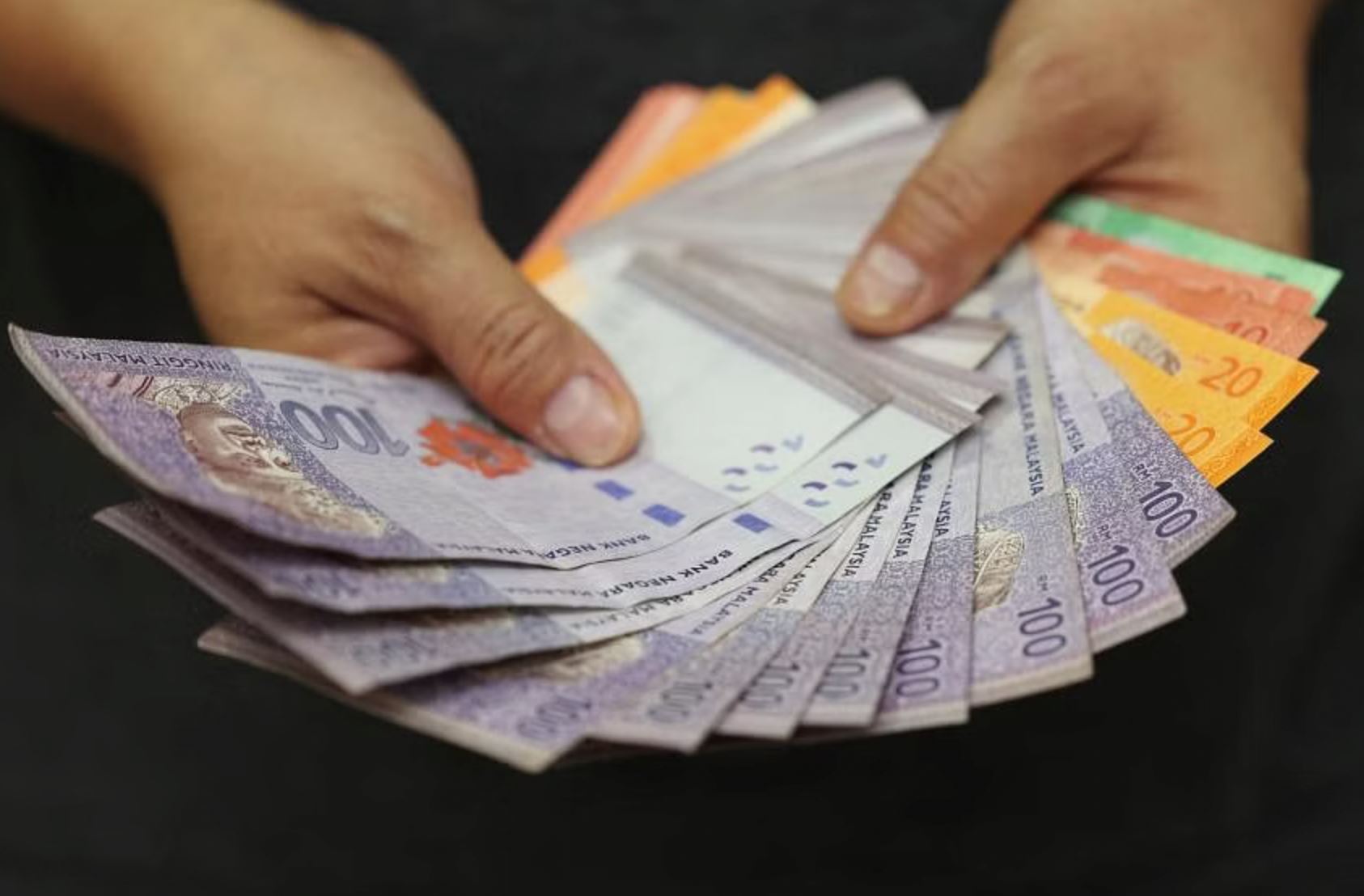 “i earn rm3,000!” m’sian shares struggle with rm500k debts & fear of losing job