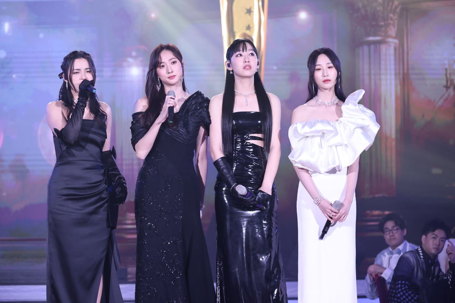 《万千星辉颁奖典礼2023》陈豪及佘诗曼大热姿态荣膺视帝视后宝座❗《新闻女王》囊括8大奖项🔥