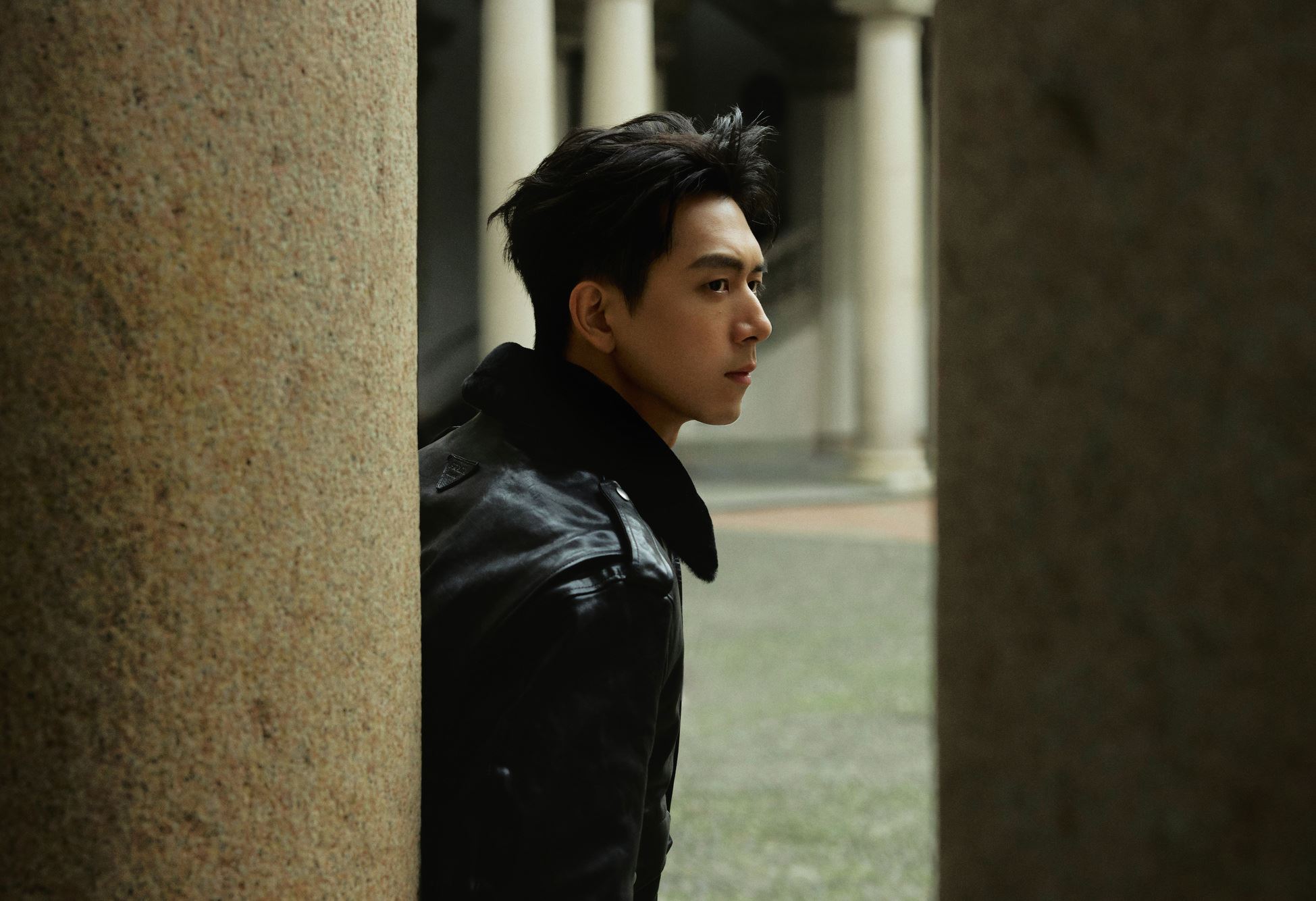 李现掀衣秀超狂腹肌❗深夜大放粉丝福利😍