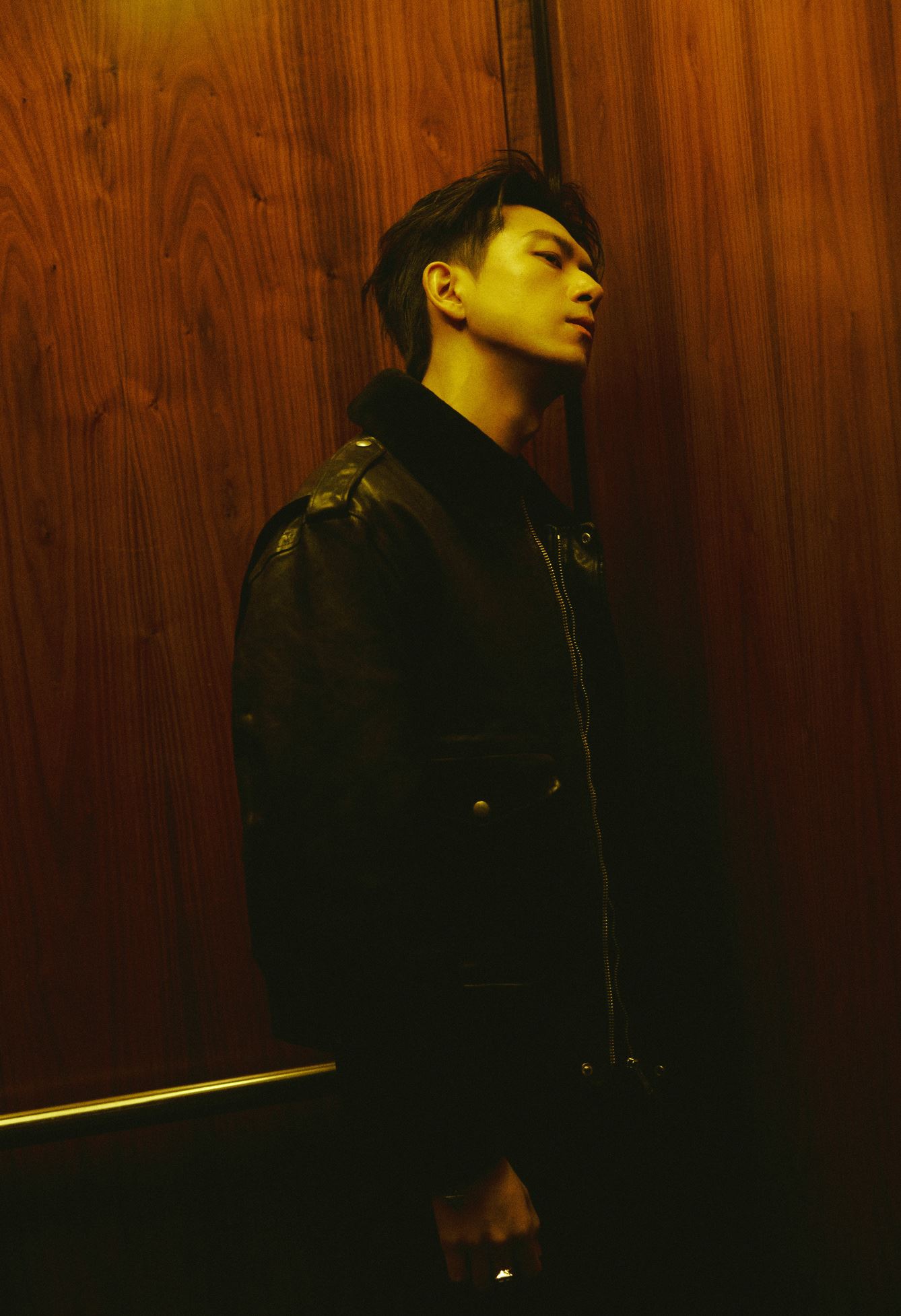 李现掀衣秀超狂腹肌❗深夜大放粉丝福利😍