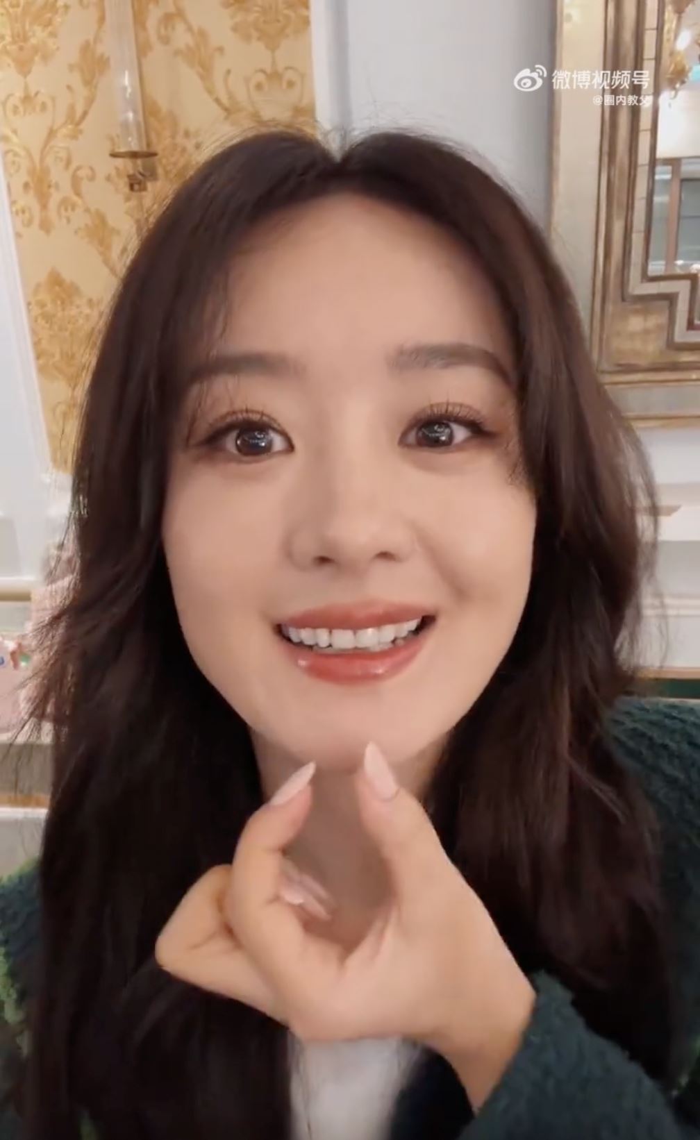 赵丽颖在电影《第二十条》饰演听障妈妈❗手语超标准被听障女孩夸很厉害🔥