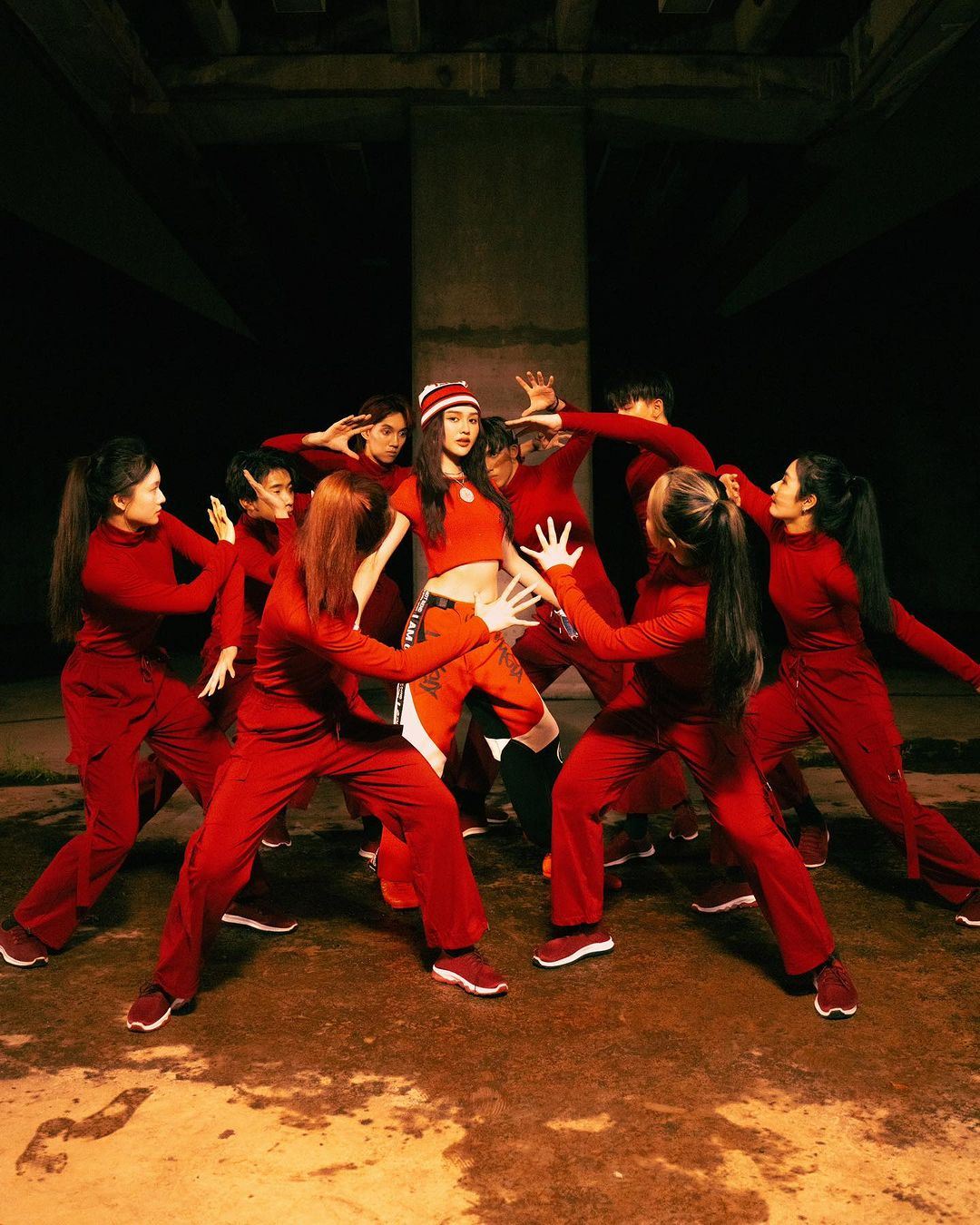 mskuan推出个人新年单曲《海龙王》❗mv里每一套服装都由本人亲自策划搭配🔥