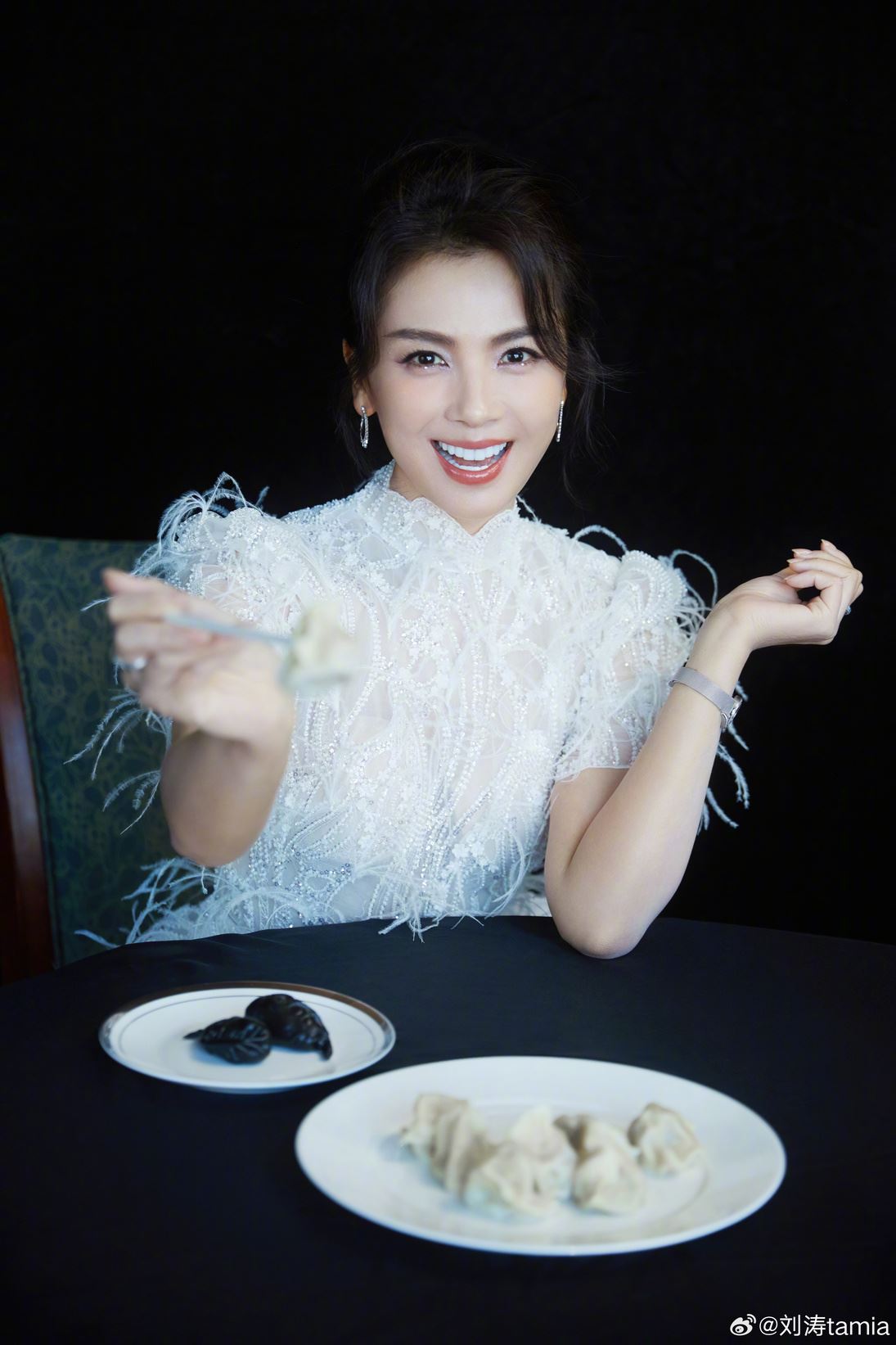 佘诗曼登北京卫视报新闻❗预告春晚和刘涛、张钧宁演唱《一路生花》🔥