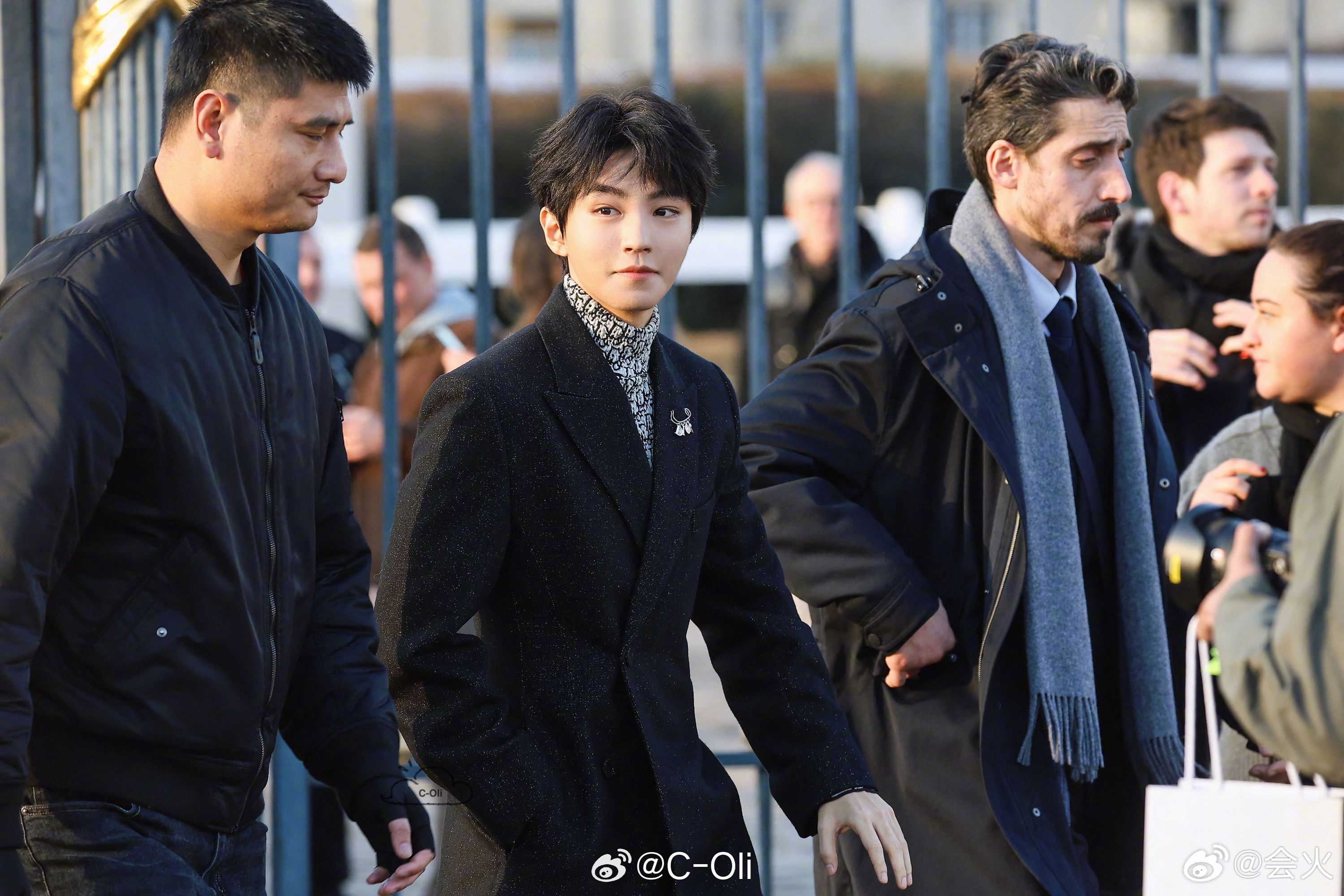 王俊凯被评为最佳街拍造型❗成唯一上榜的中国艺人🔥